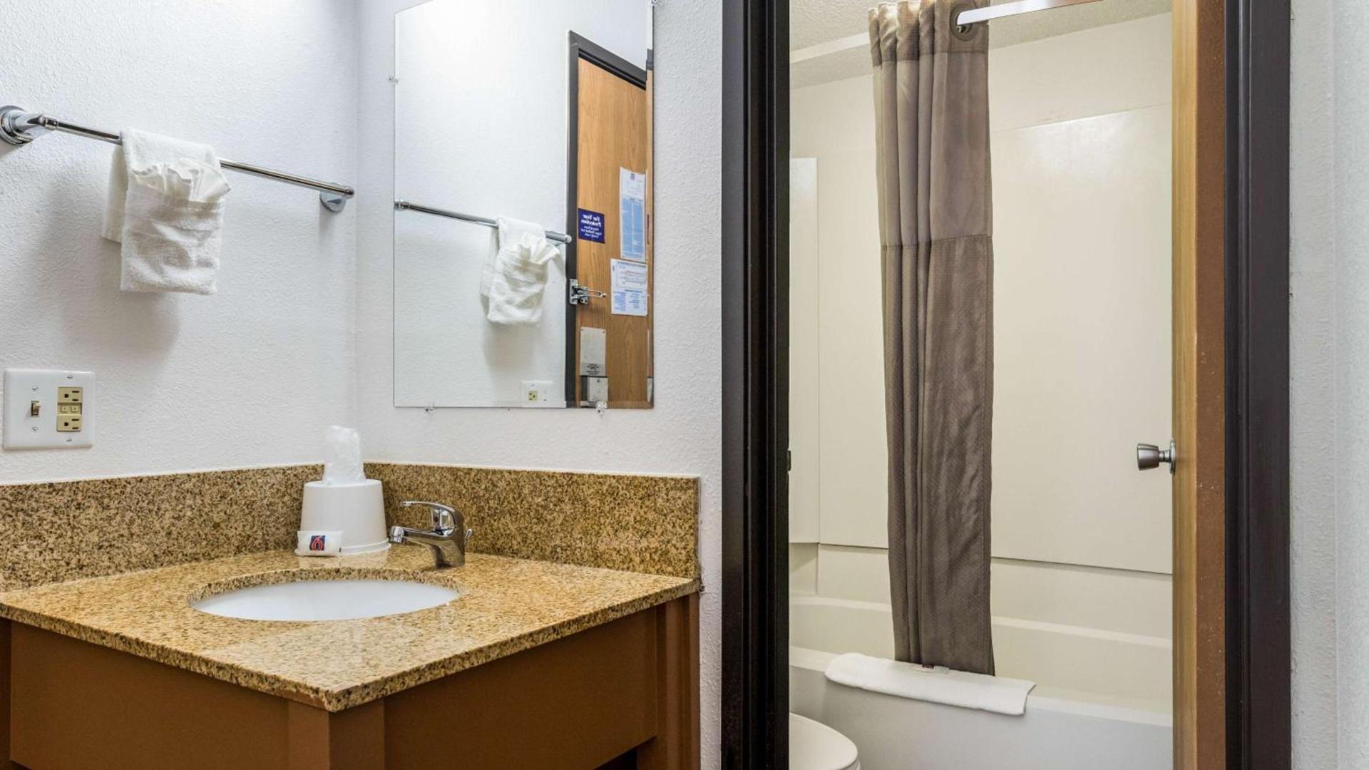 Motel 6-Elk Grove Village, IL photo 14