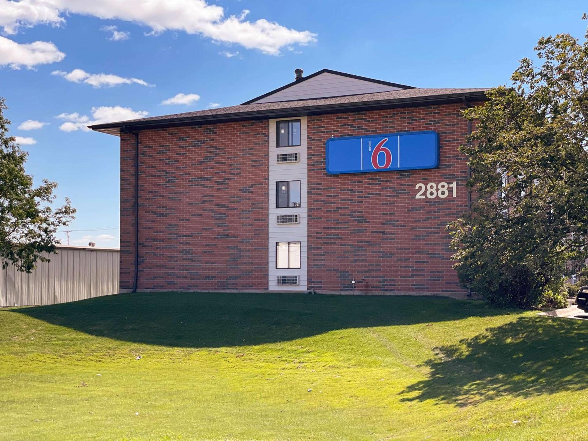 Motel 6-Elk Grove Village, IL - O'Hare photo 2