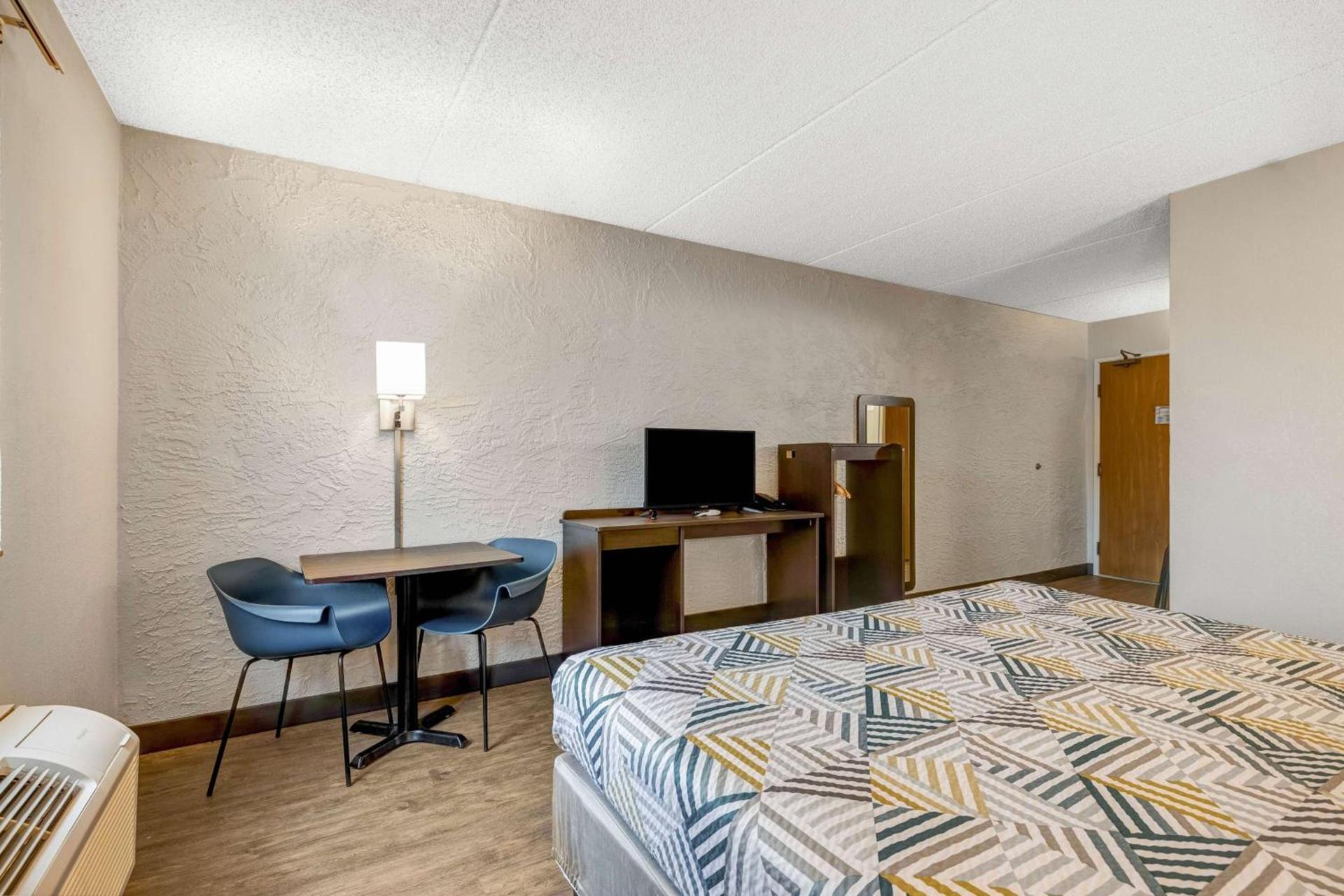 Motel 6-Elk Grove Village, IL - O'Hare photo 6