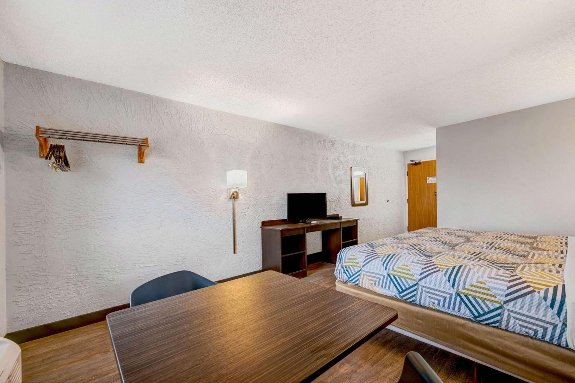 Motel 6-Elk Grove Village, IL - O'Hare photo 9