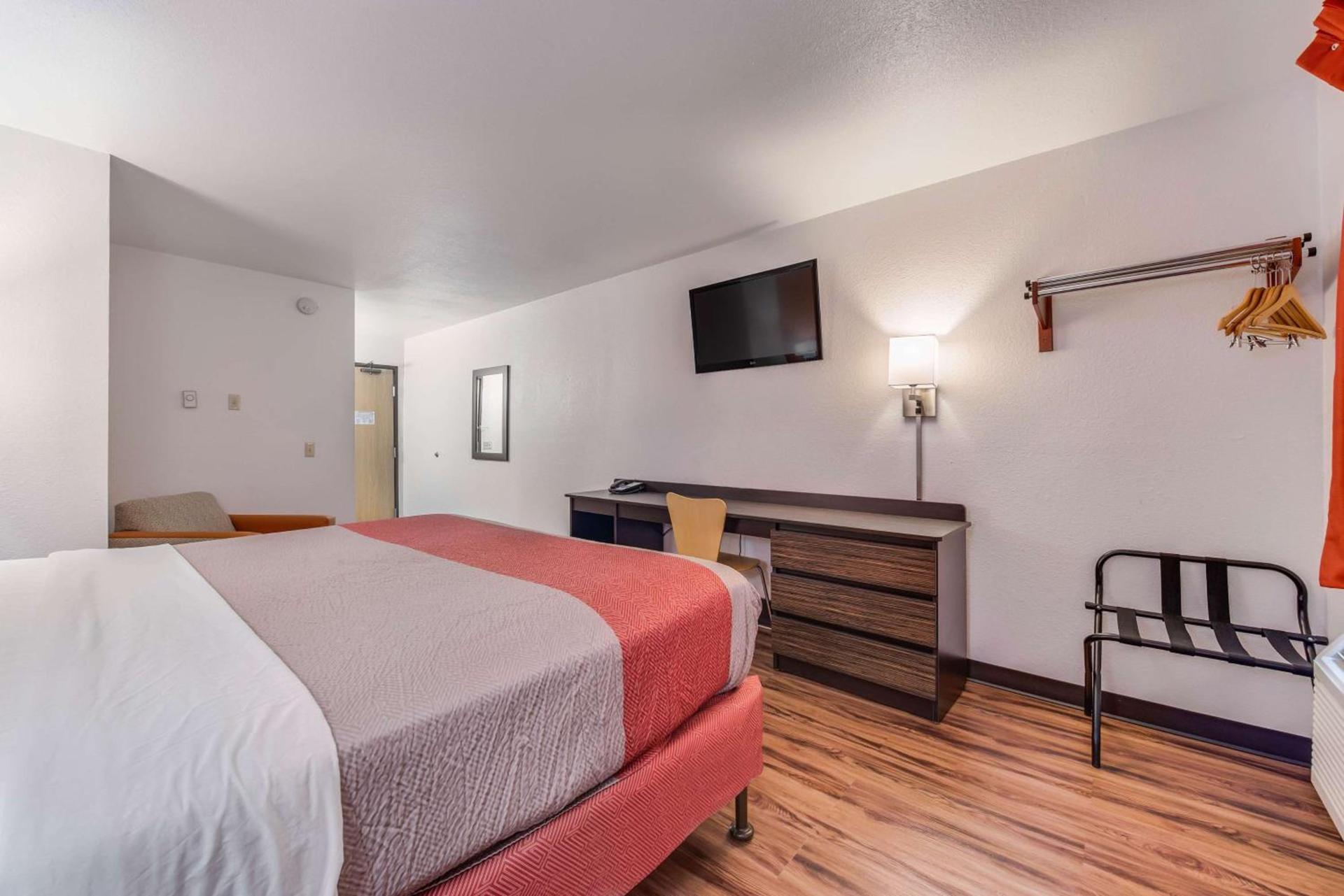 Motel 6-Saint Paul, MN - I-94 photo 5