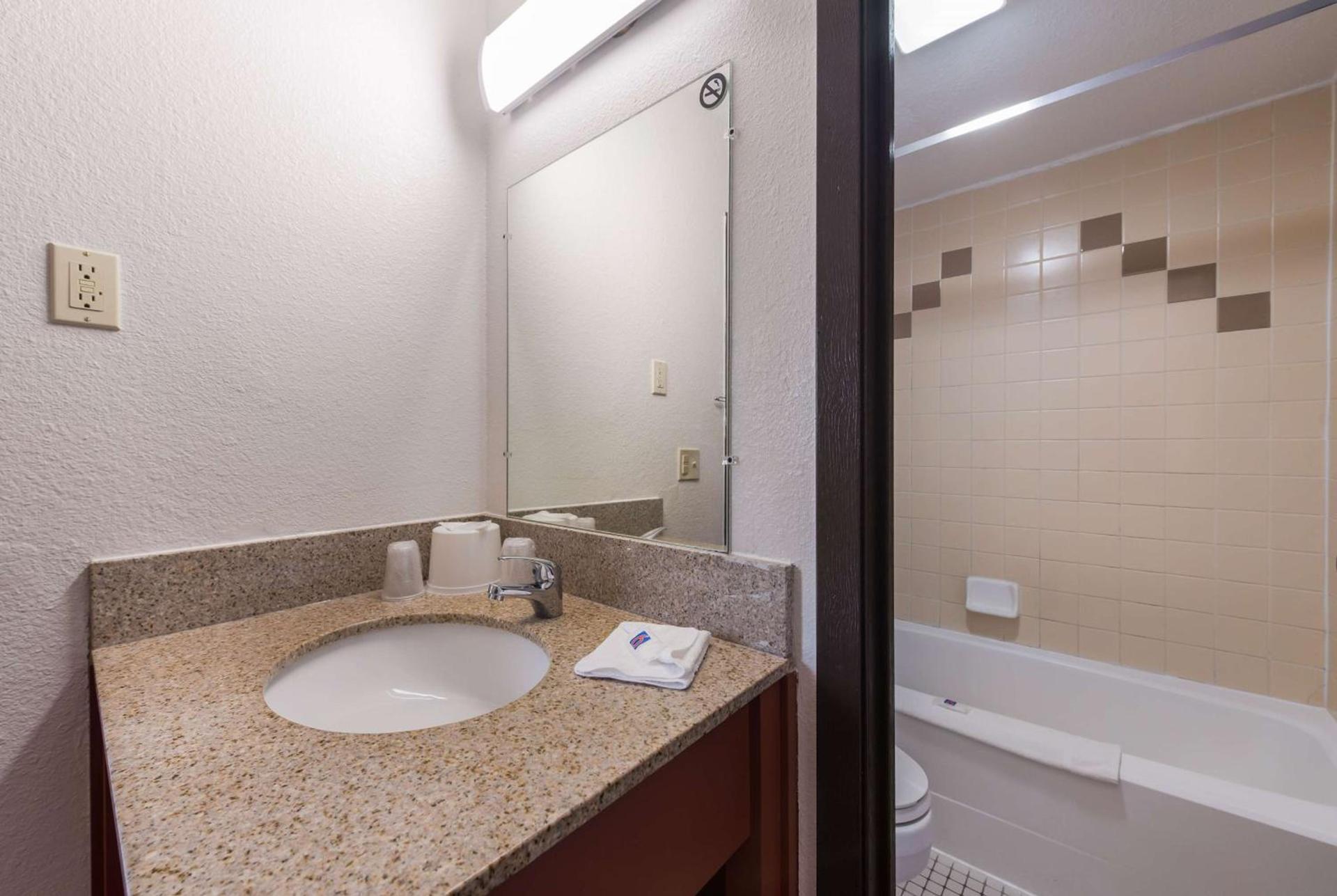 Motel 6-Saint Paul, MN - I-94 photo 17