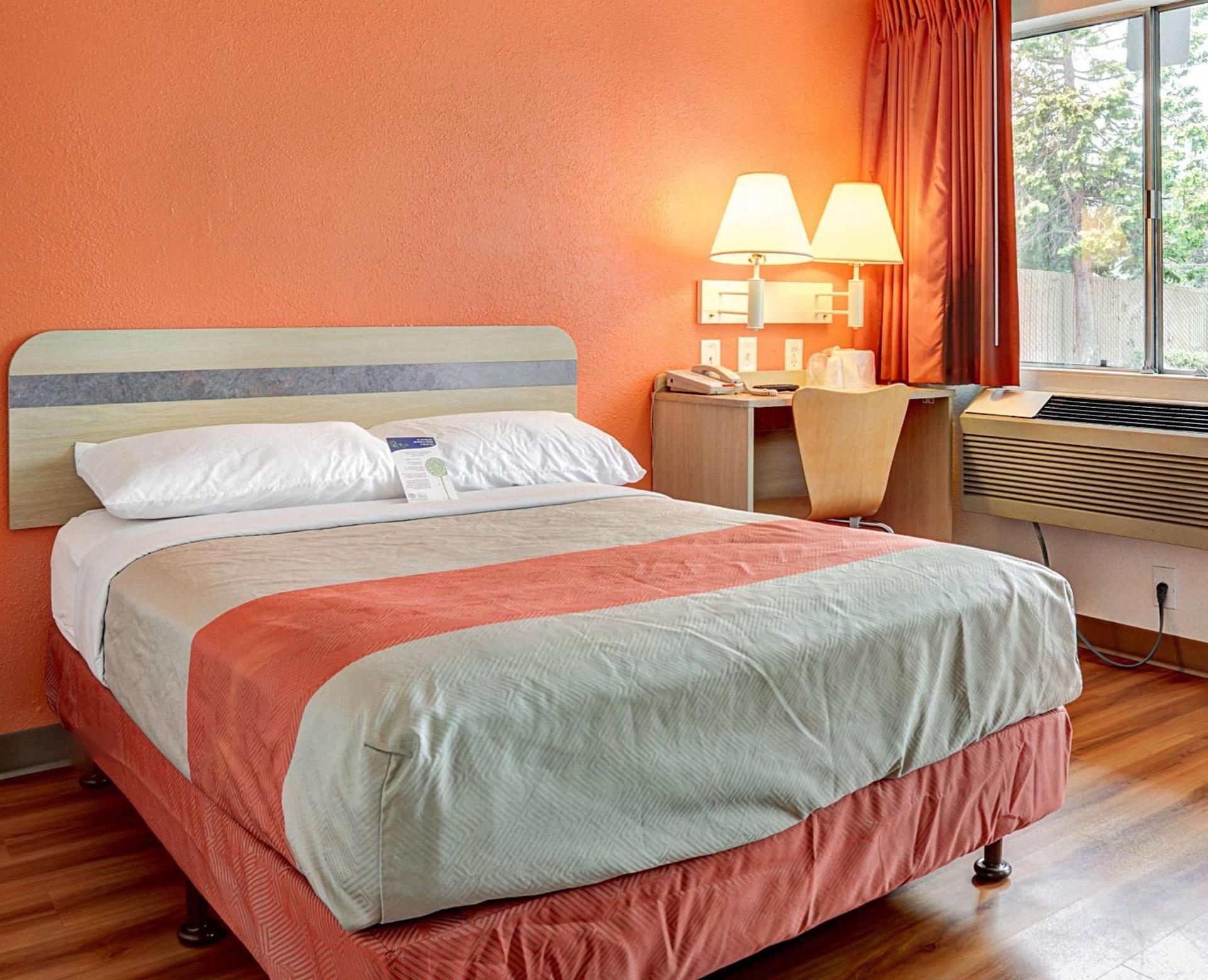 Motel 6-Portland, OR - Central photo 2