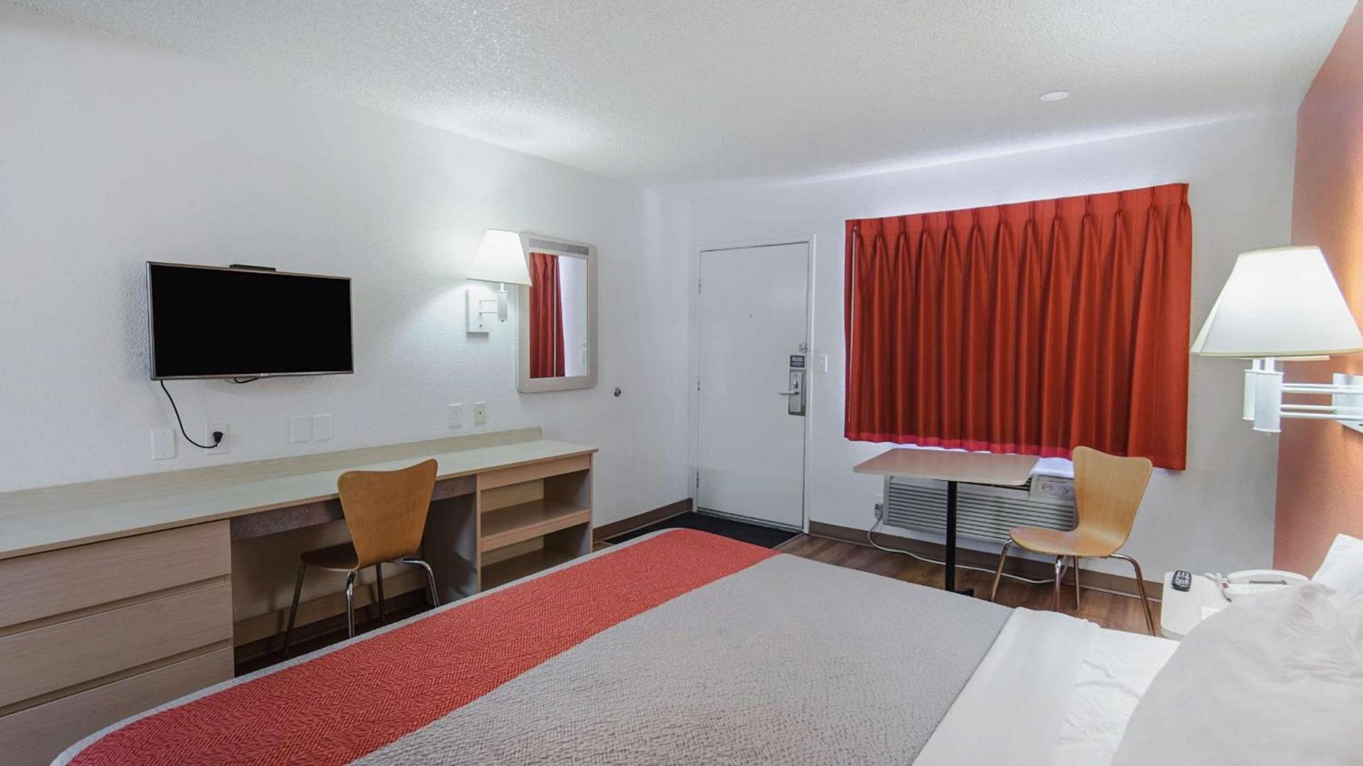 Motel 6-Medford, OR - North photo 5