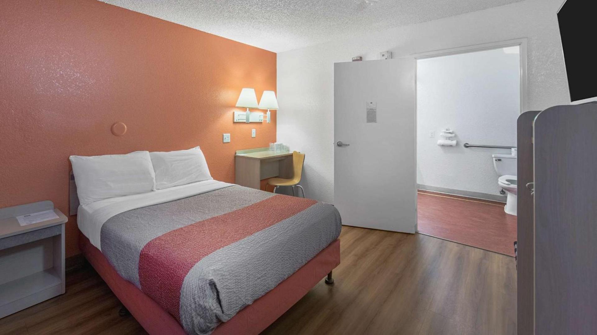 Motel 6-Medford, OR - North photo 7