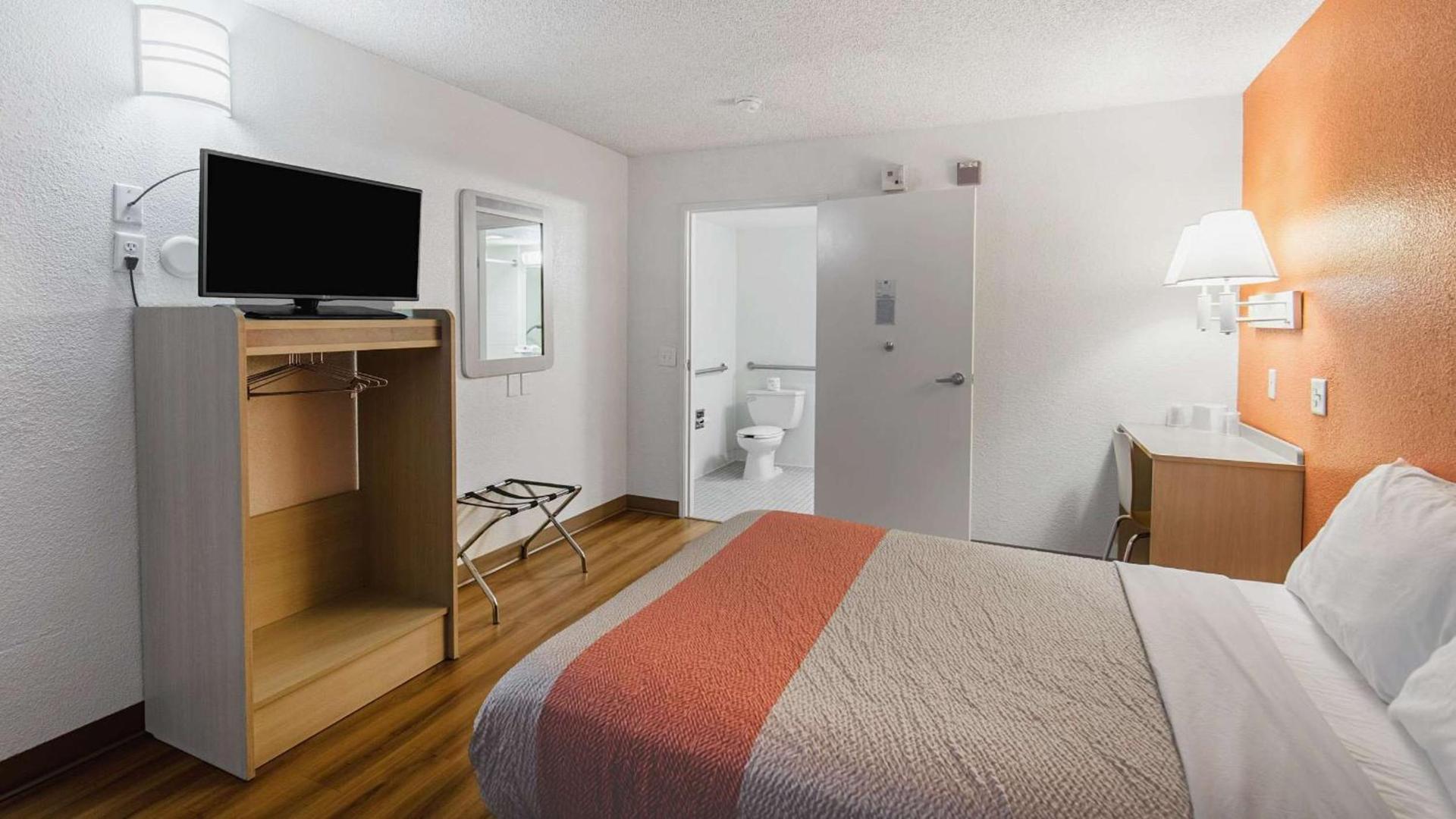Motel 6-Medford, OR - North photo 9