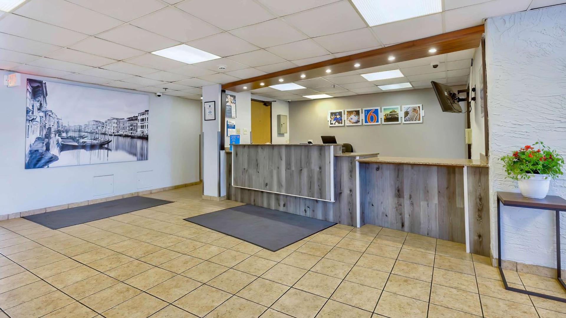 Motel 6-Milwaukee, WI - Glendale photo 24