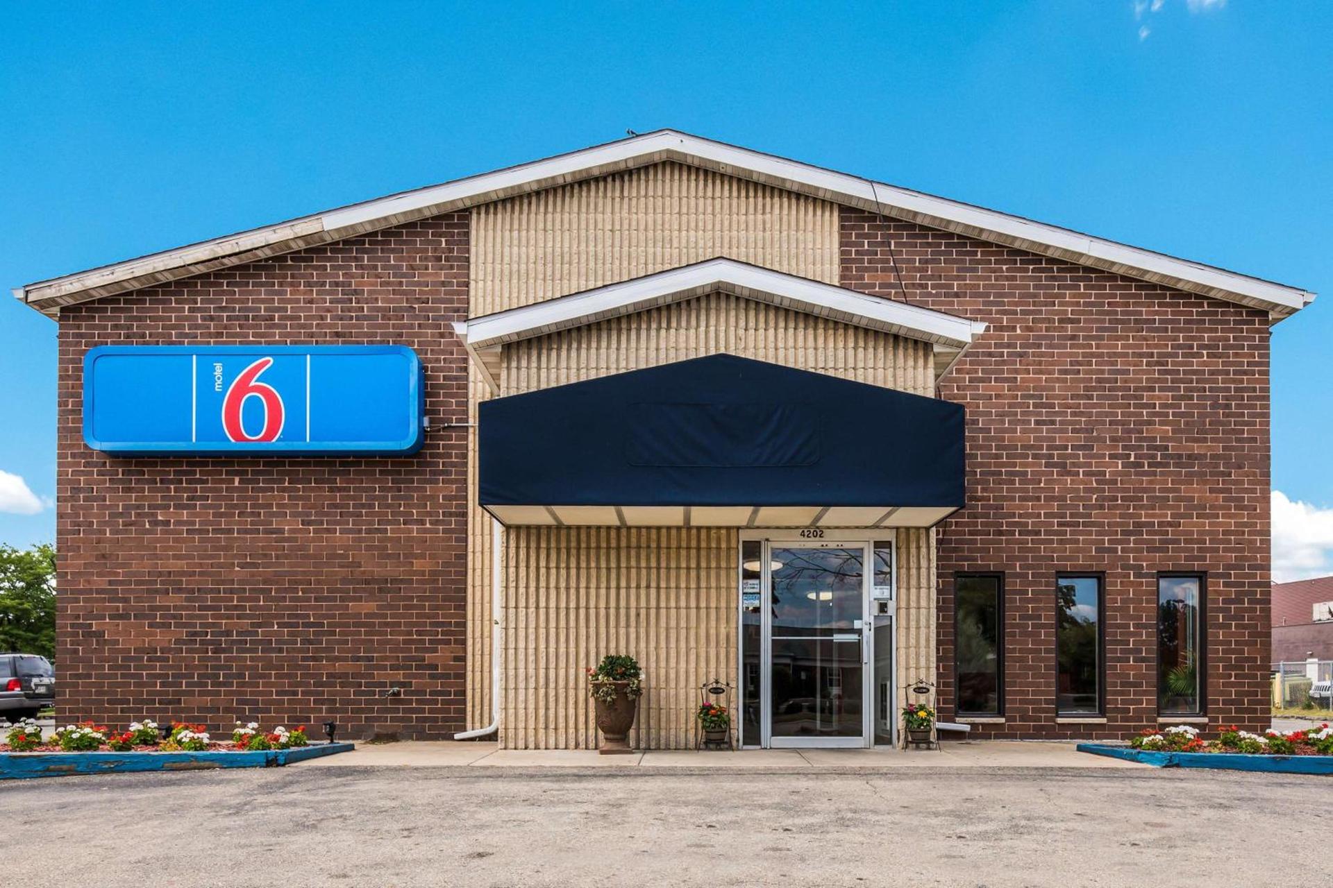 Motel 6-Madison, WI - East photo 11