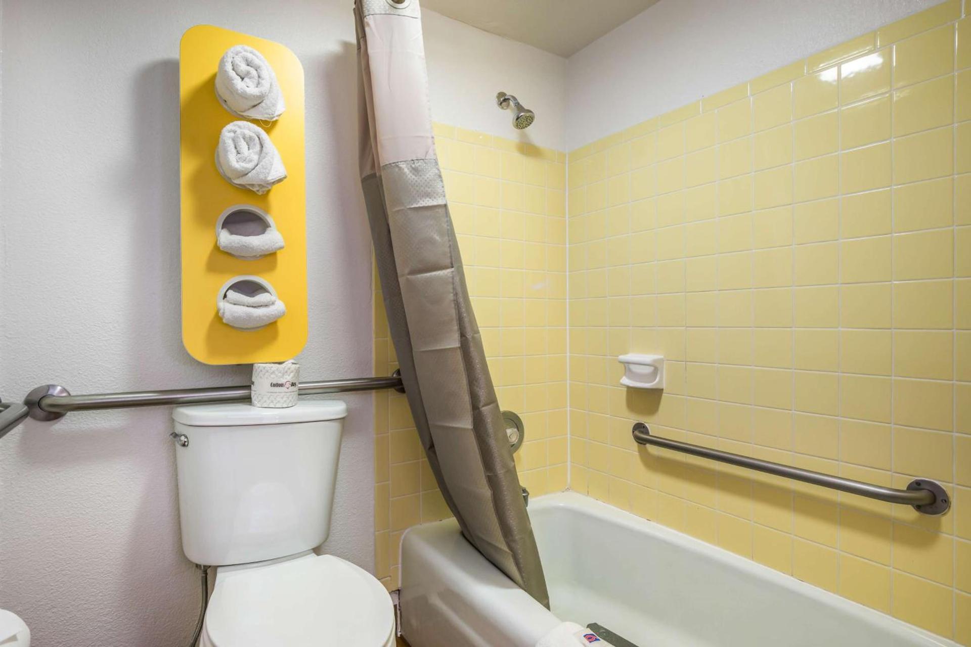 Motel 6-Madison, WI - East photo 3