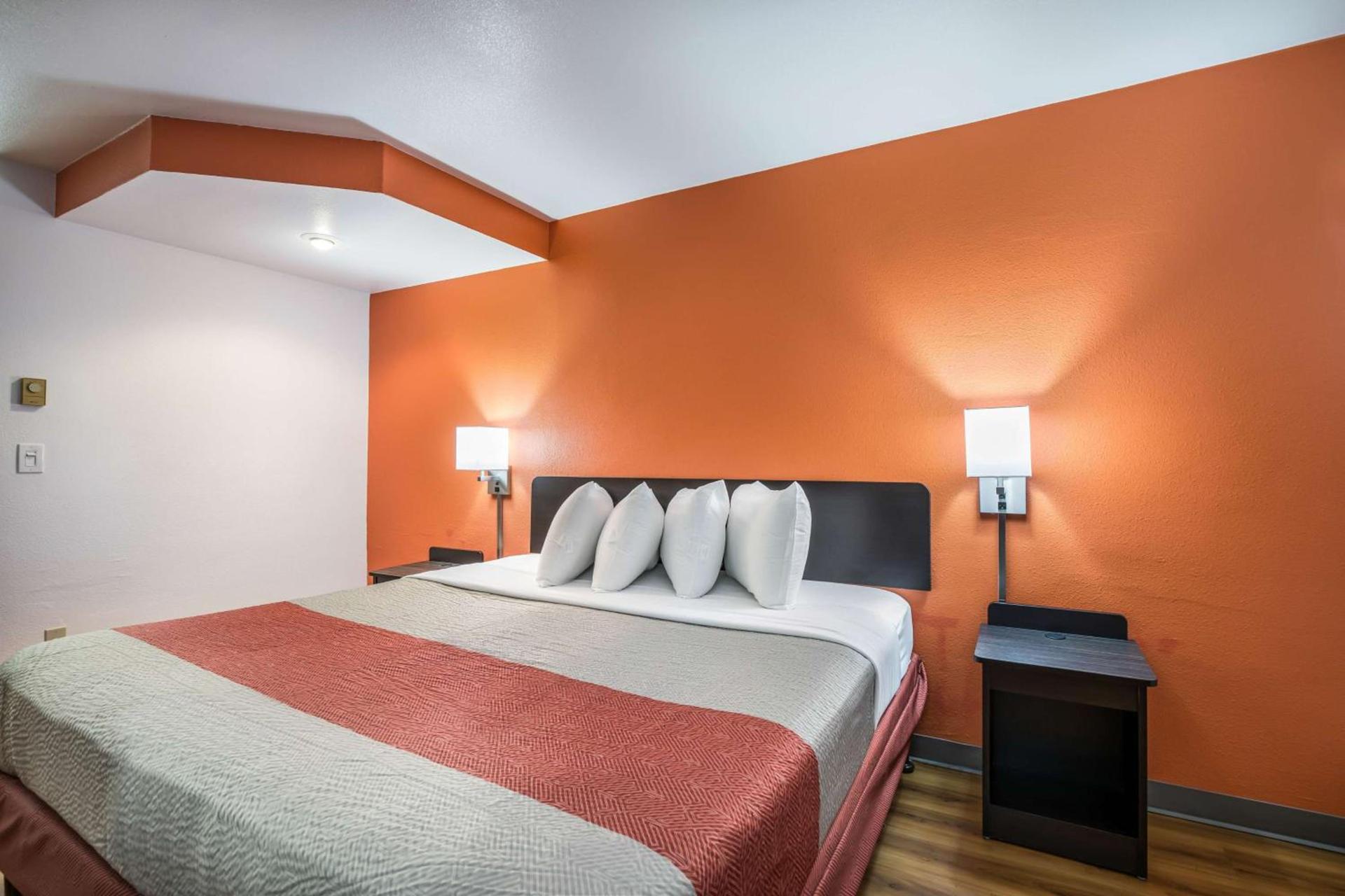 Motel 6-Madison, WI - East photo 17