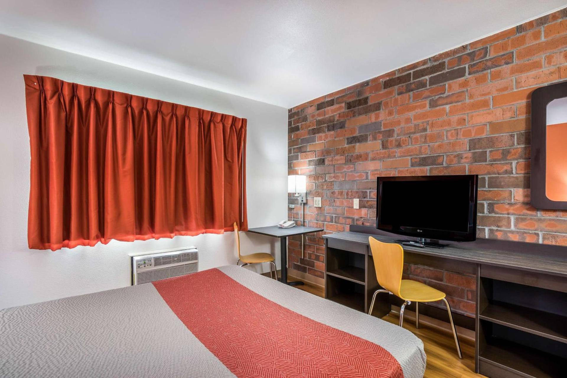 Motel 6-Madison, WI - East photo 20