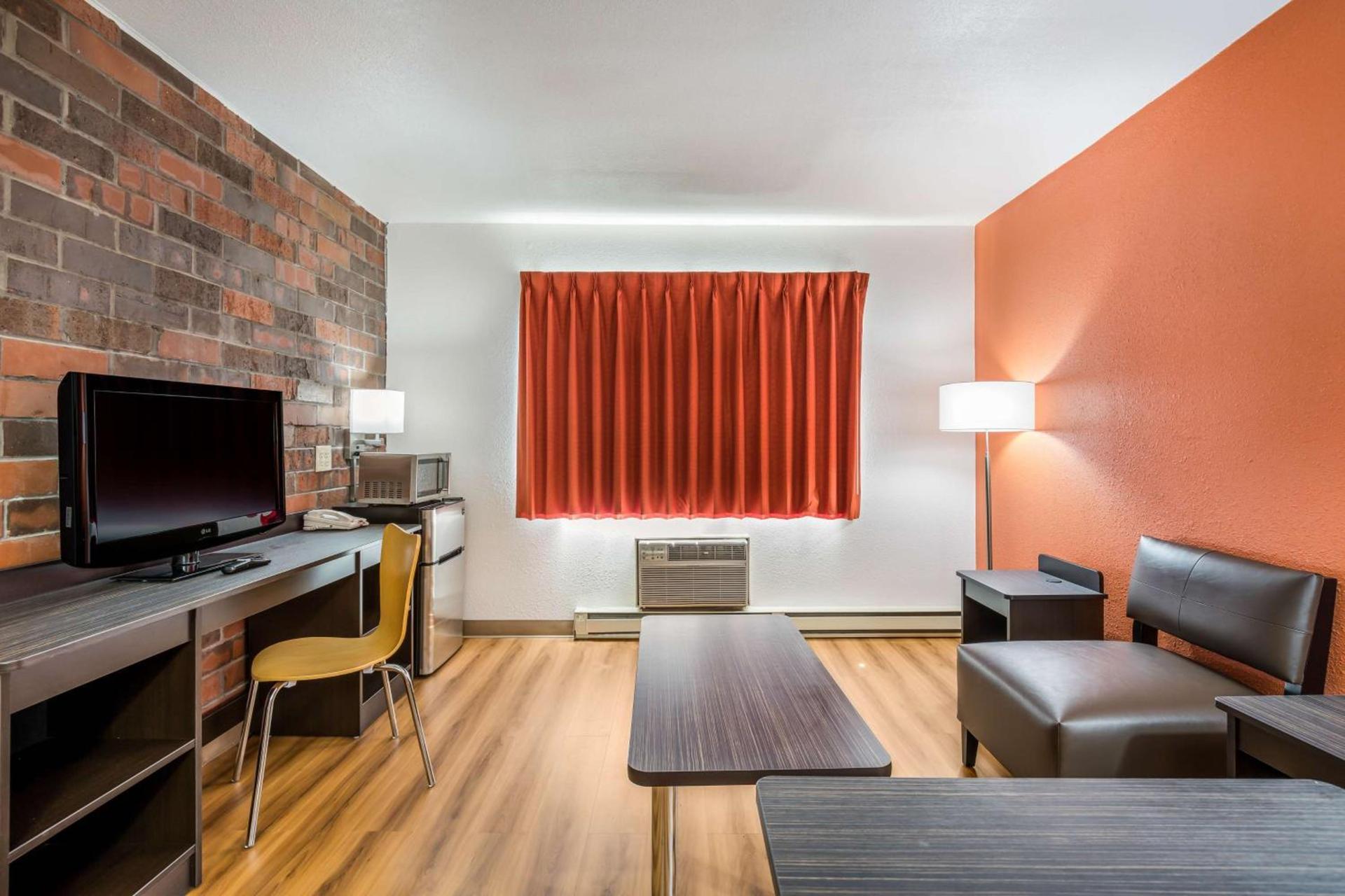 Motel 6-Madison, WI - East photo 27