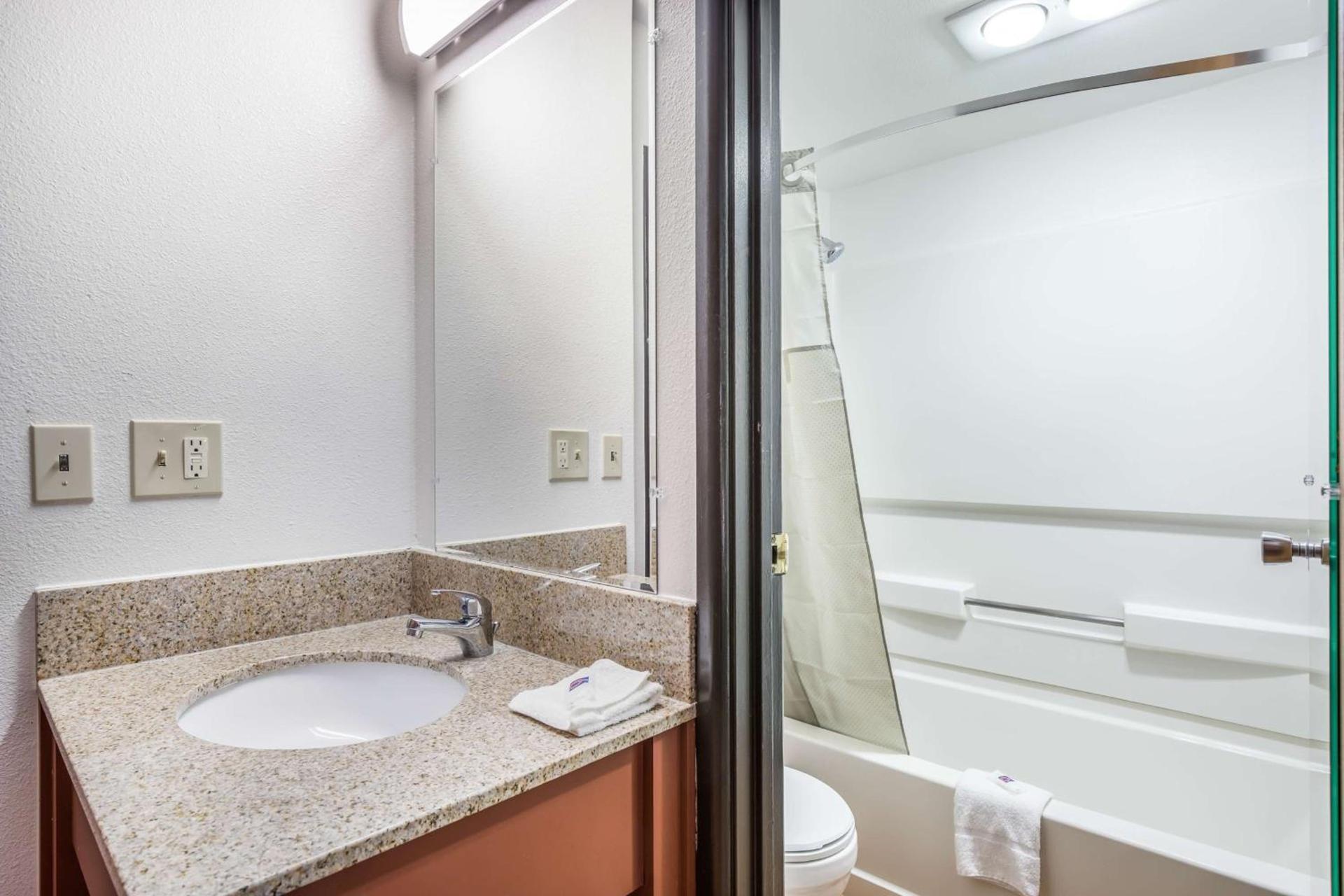 Motel 6-Madison, WI - East photo 4