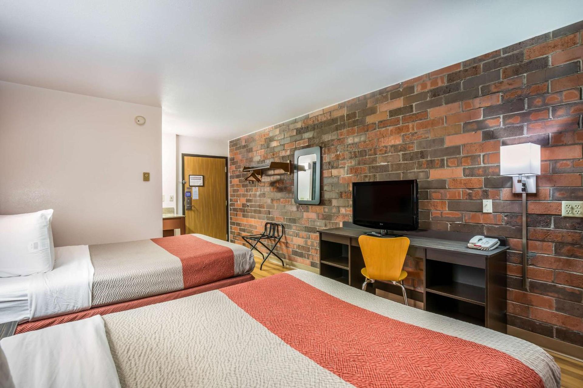 Motel 6-Madison, WI - East photo 24