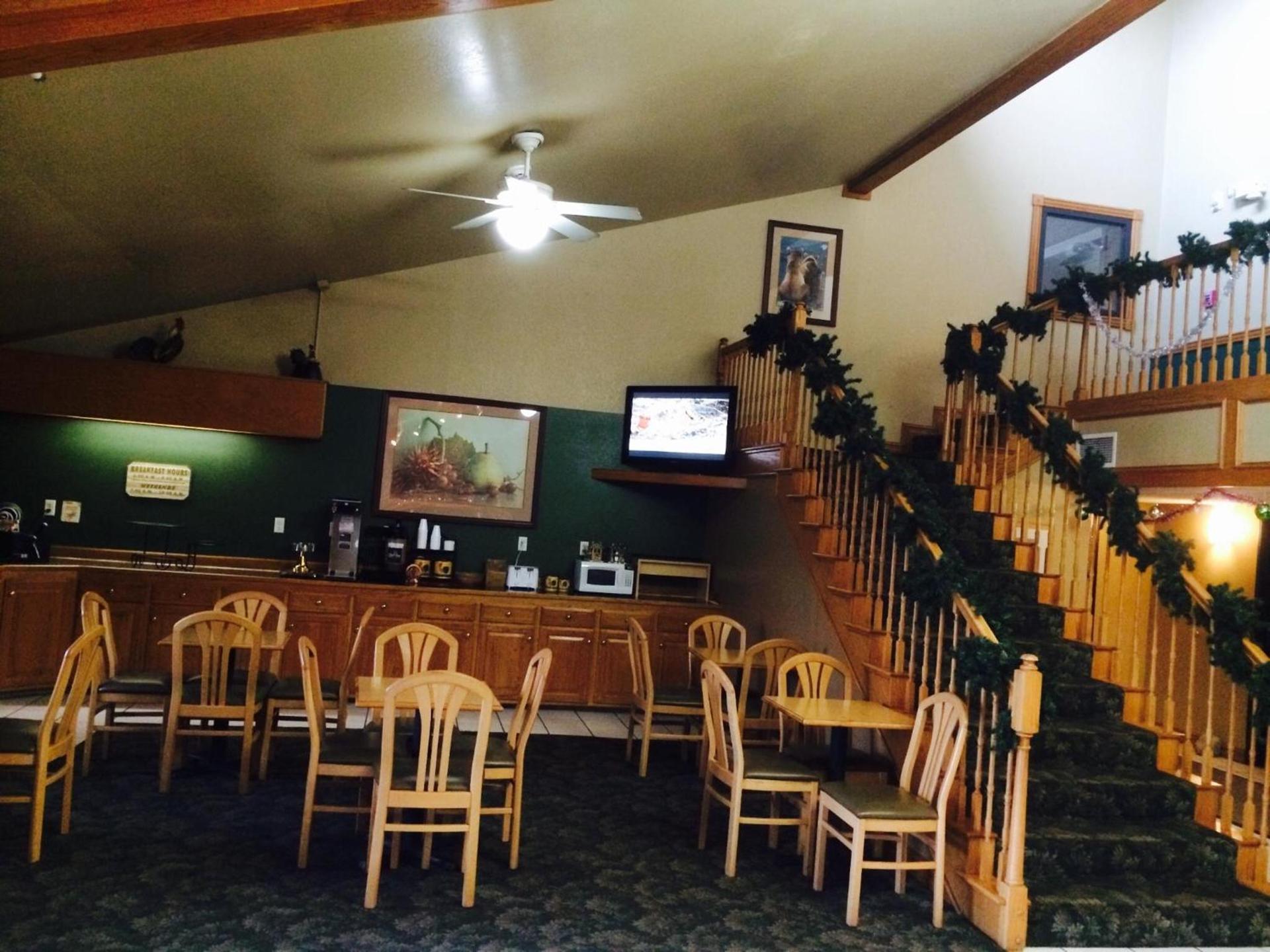 Regency Inn and Suites photo 25