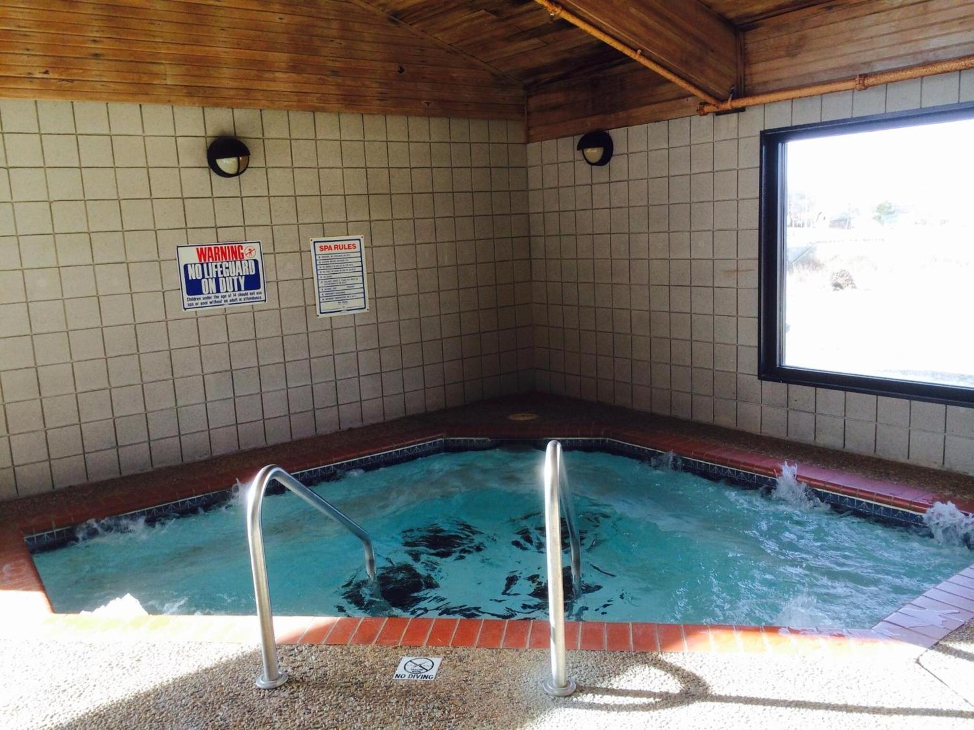 Regency Inn and Suites photo 28