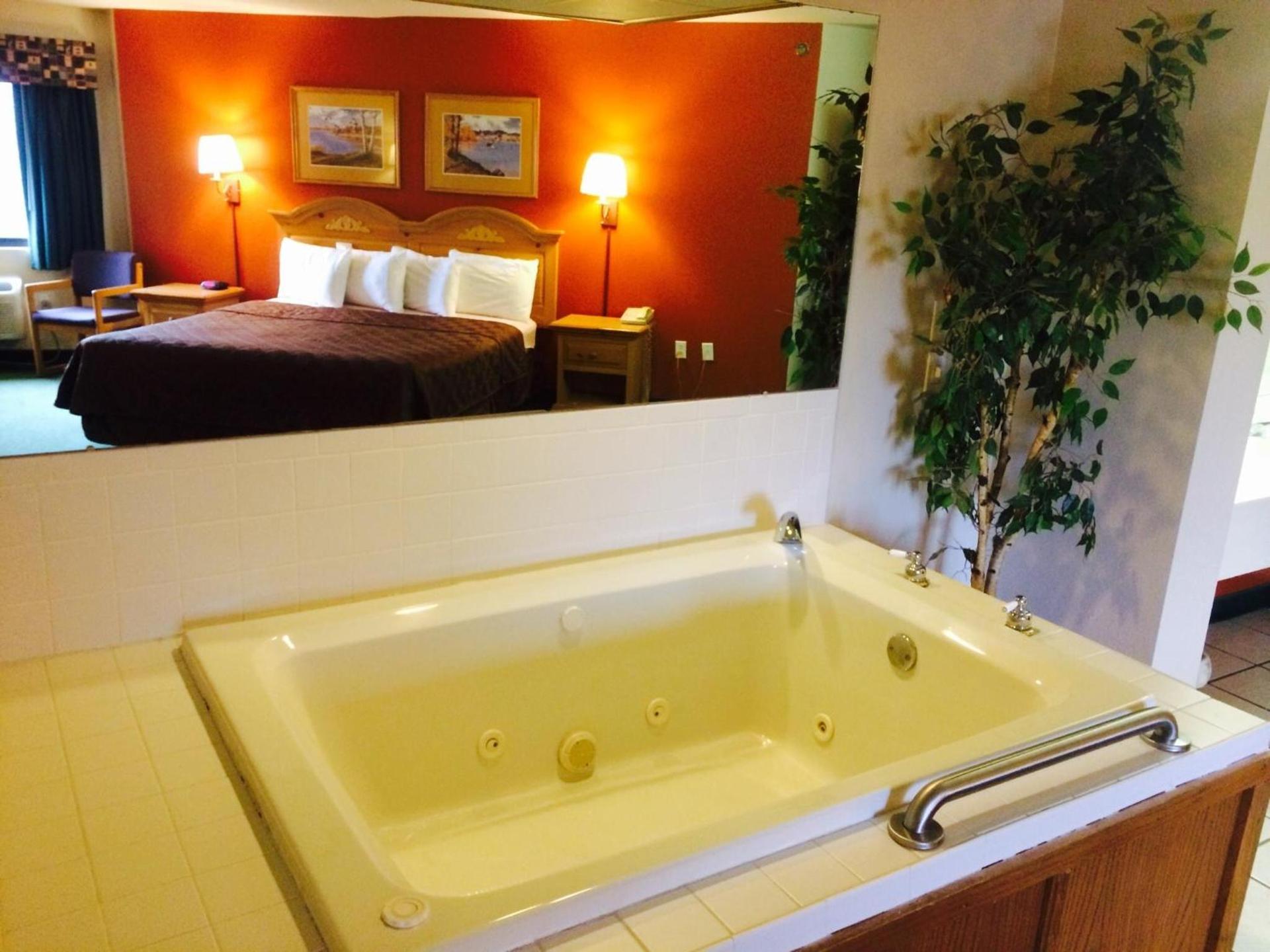 Regency Inn and Suites photo 32