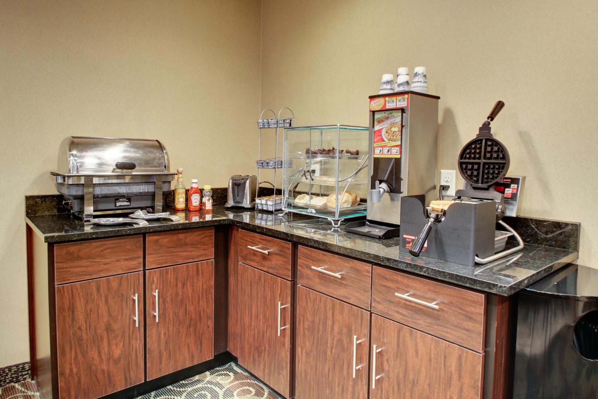 Cobblestone Inn & Suites - Schuyler photo 17