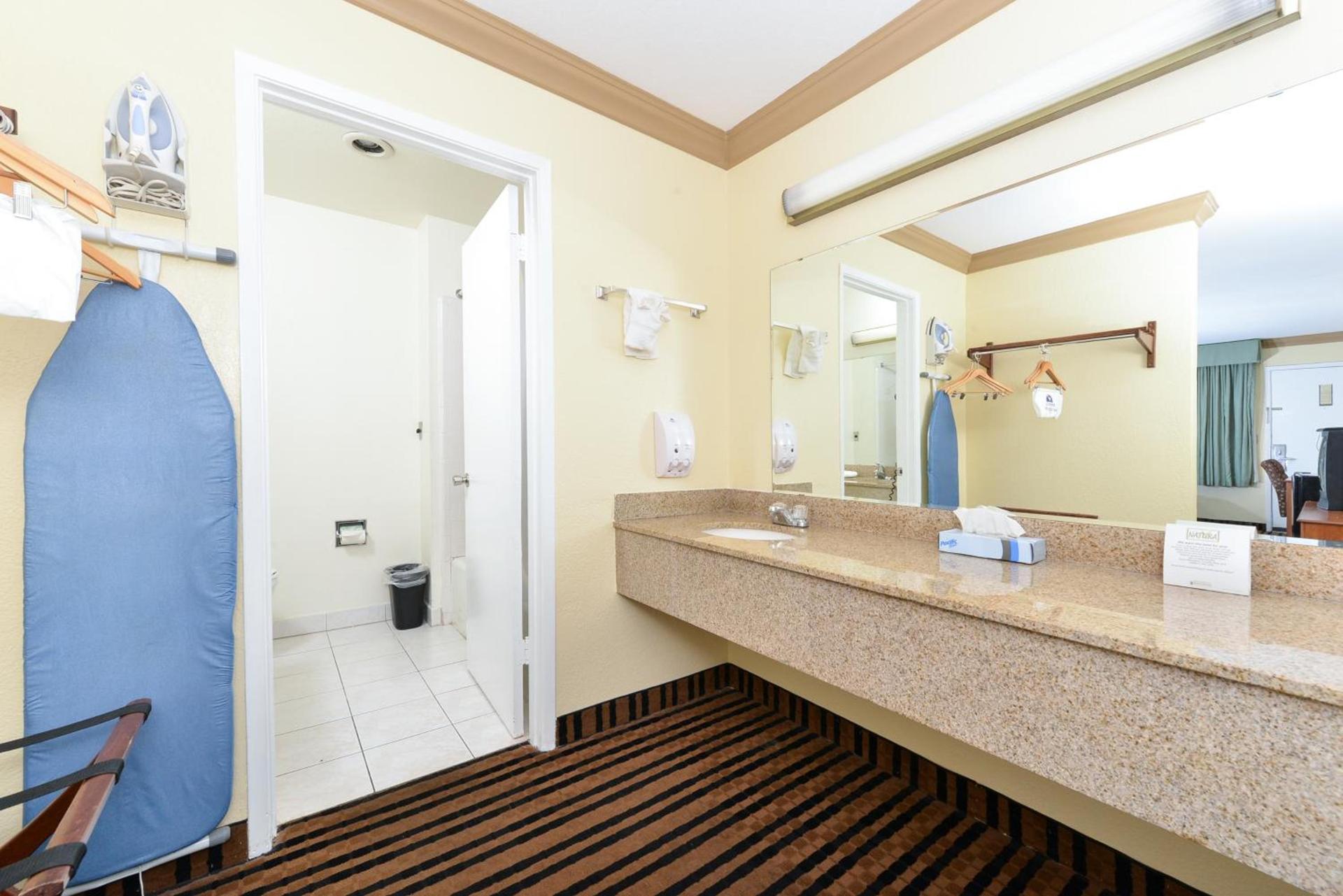 Americas Best Value Inn Vacaville photo 15