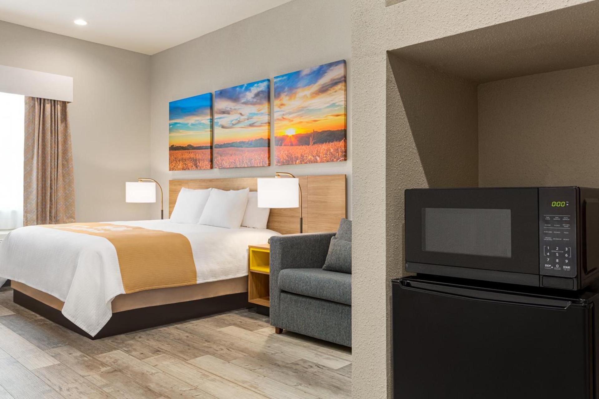 Days Inn & Suites by Wyndham Tomball Houston NW photo 35