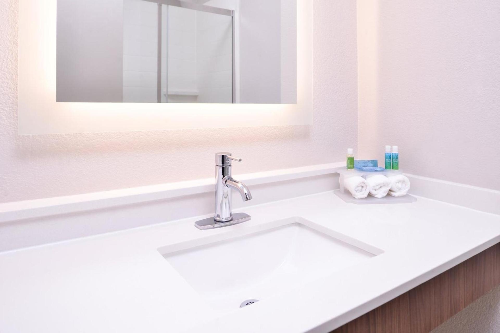 Holiday Inn Express Hotel & Suites Elgin by IHG photo 35