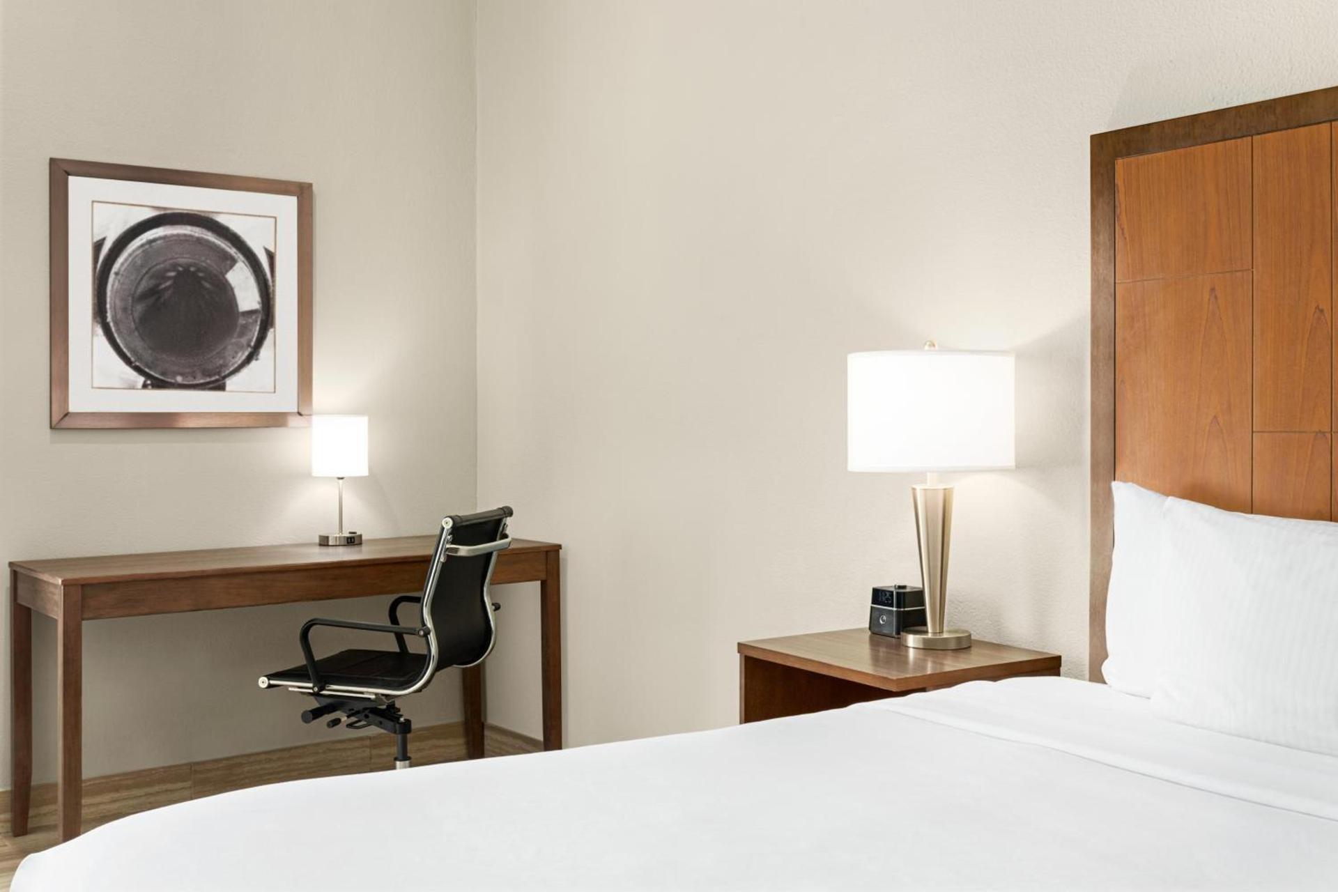 La Quinta by Wyndham Brownsville North photo 68