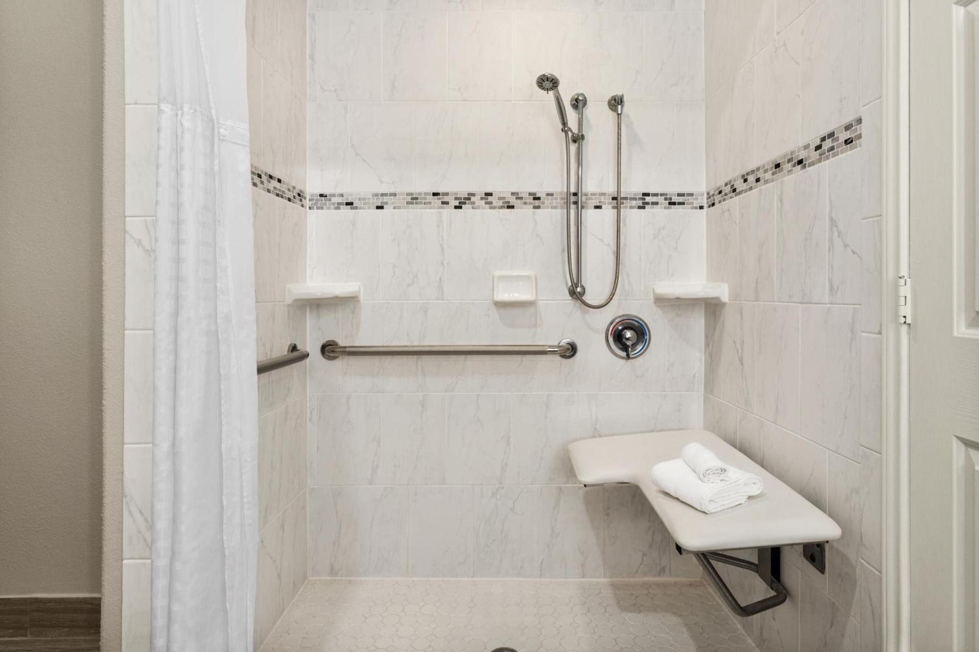 La Quinta by Wyndham Brownsville North photo 65