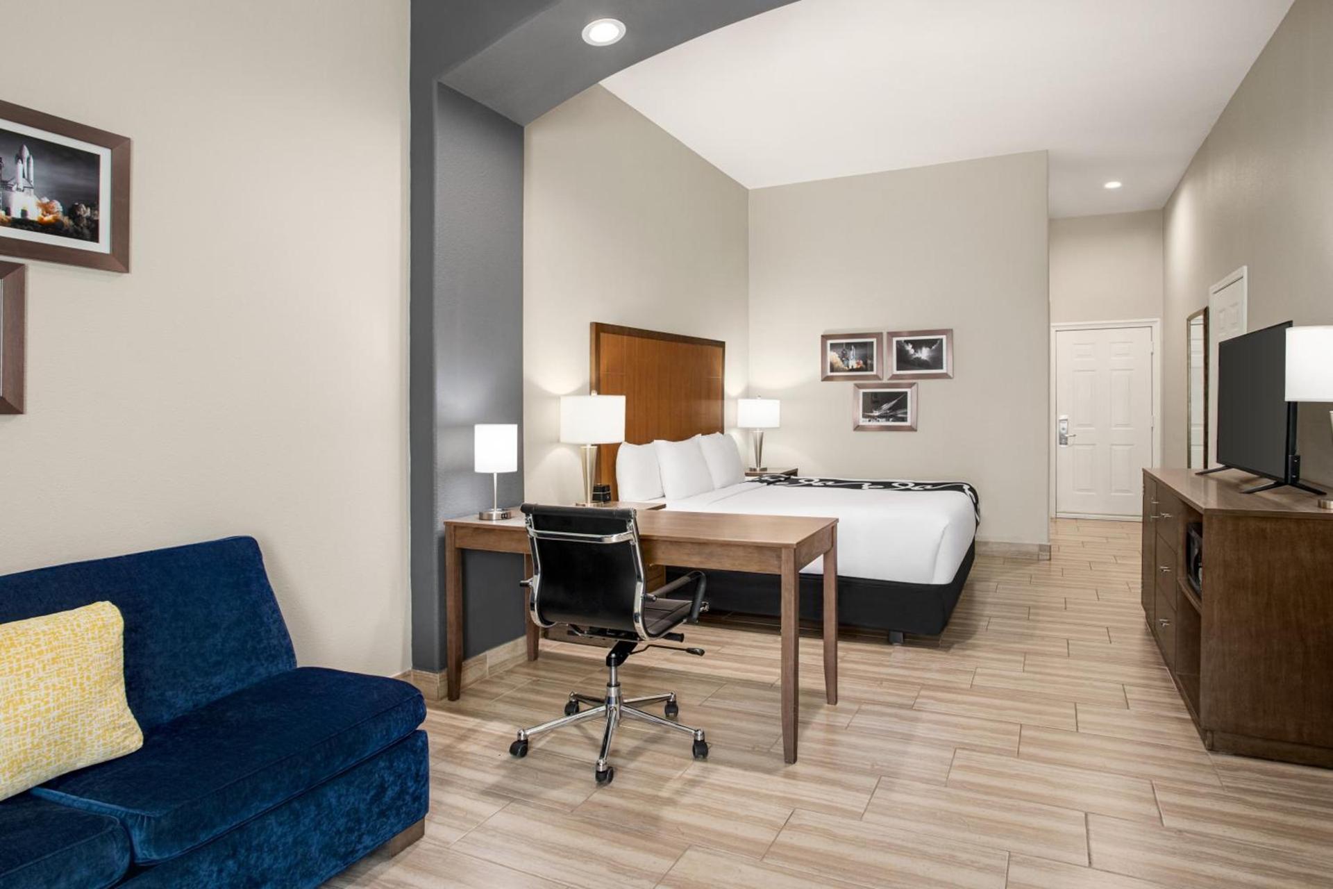La Quinta by Wyndham Brownsville North photo 46
