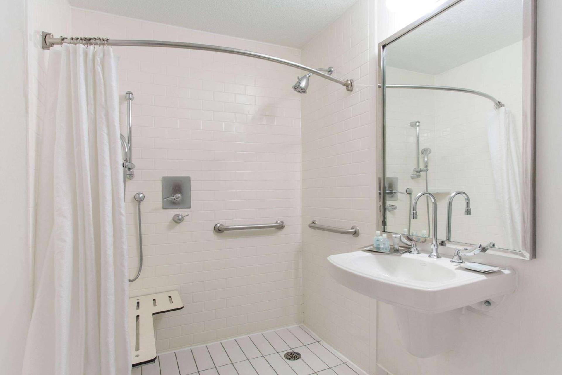 Wyndham Garden Manassas photo 9