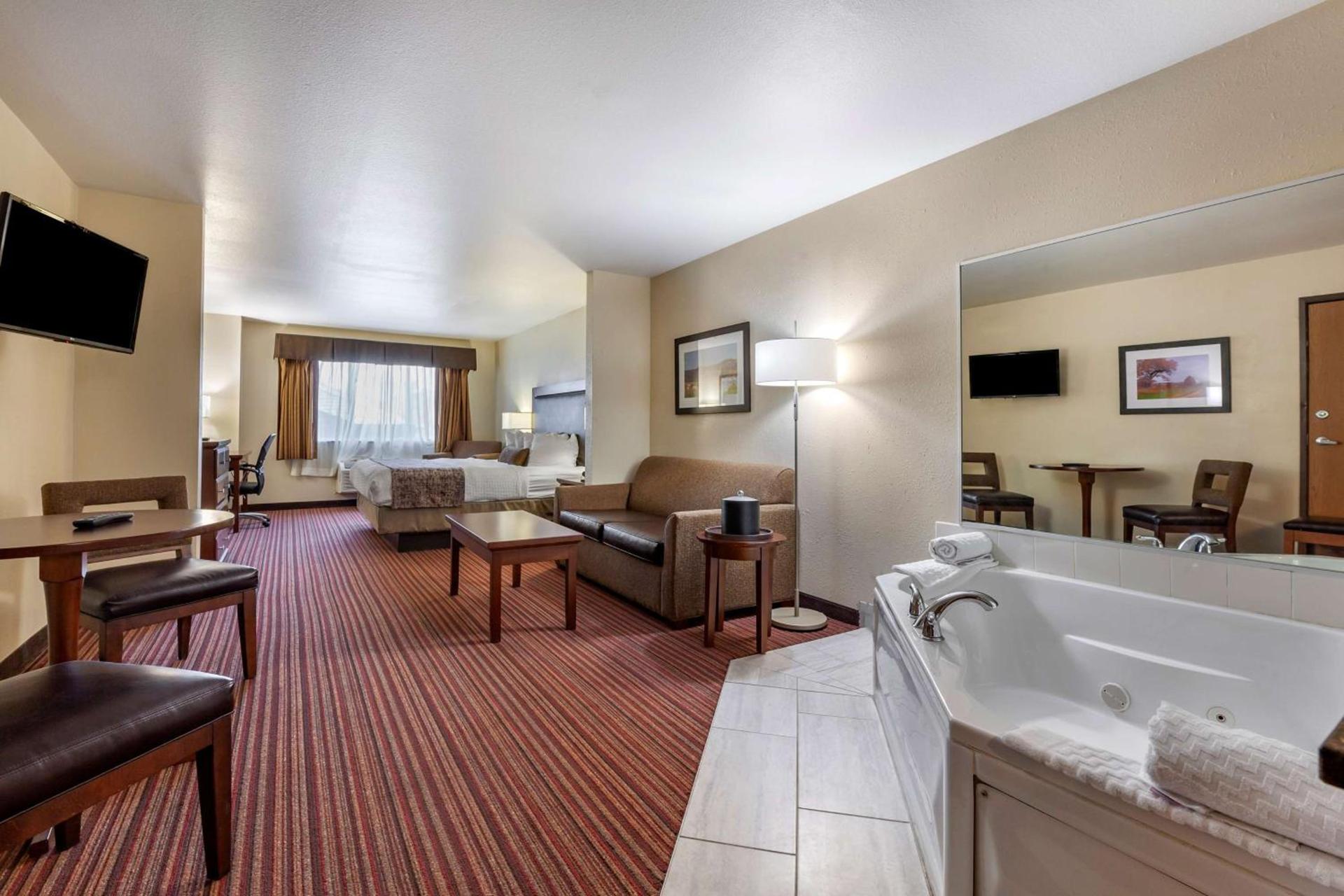Best Western PLUS Sparta Trail Lodge photo 4