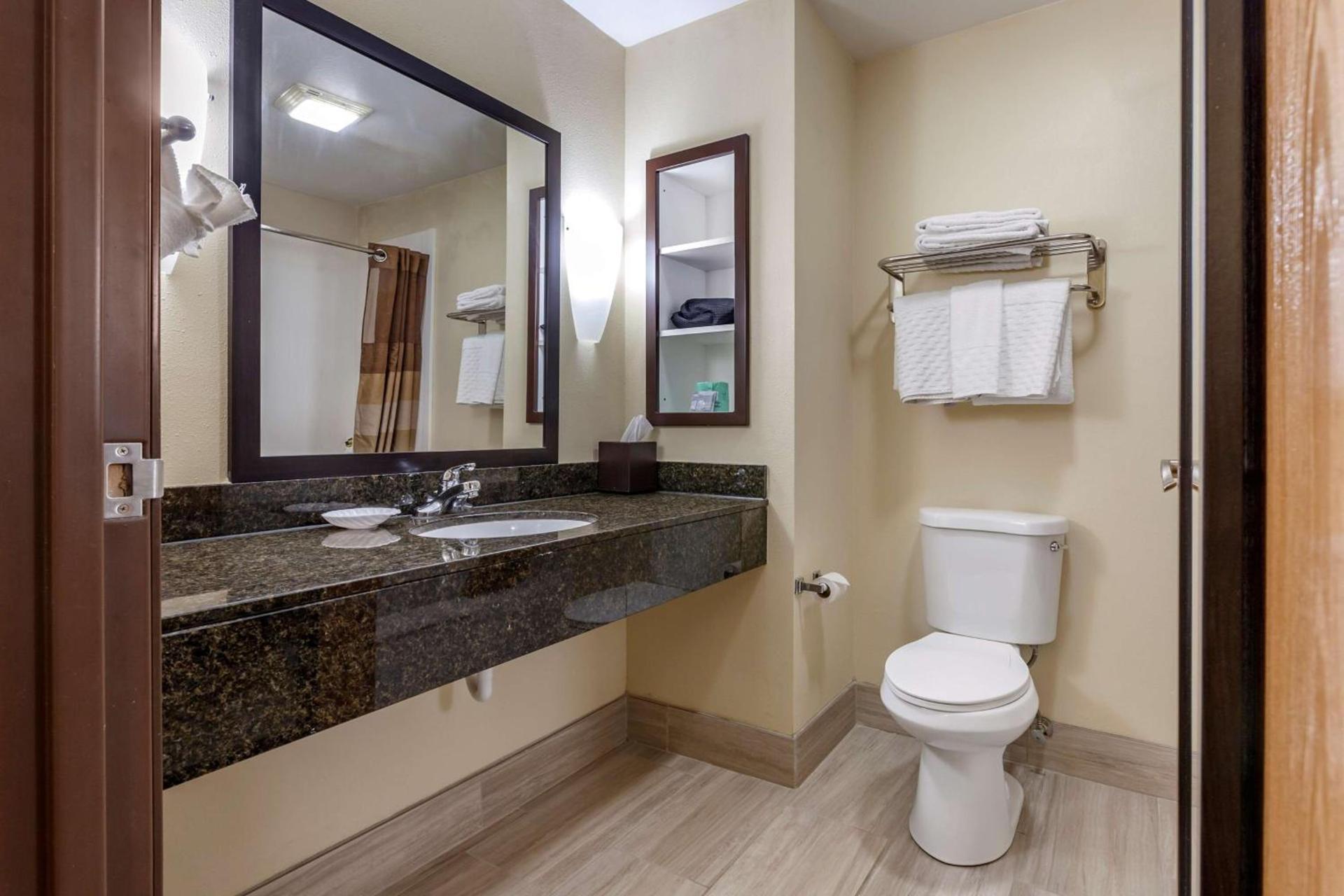 Best Western PLUS Sparta Trail Lodge photo 17