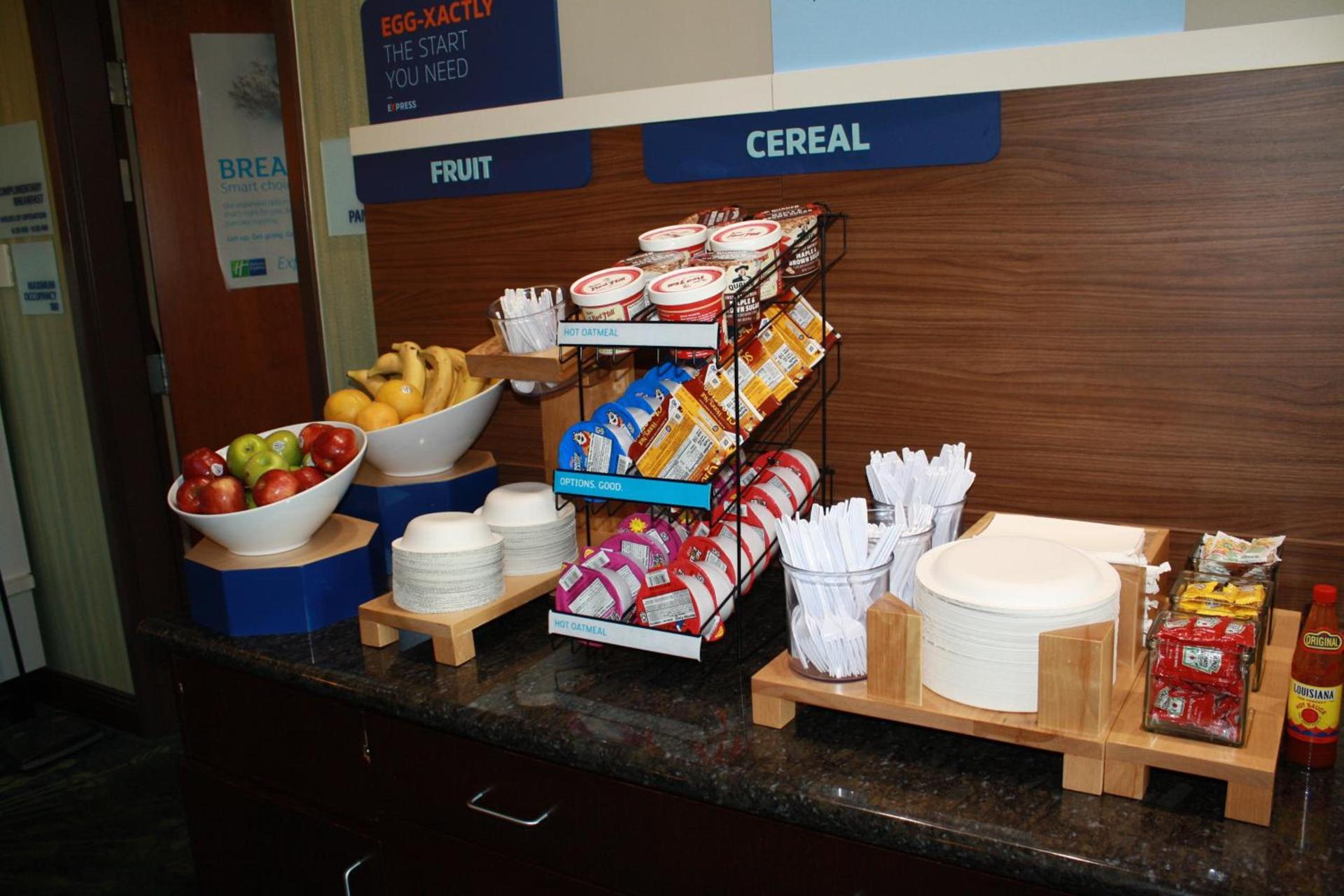 Holiday Inn Express & Suites Morton Peoria Area by IHG photo 30