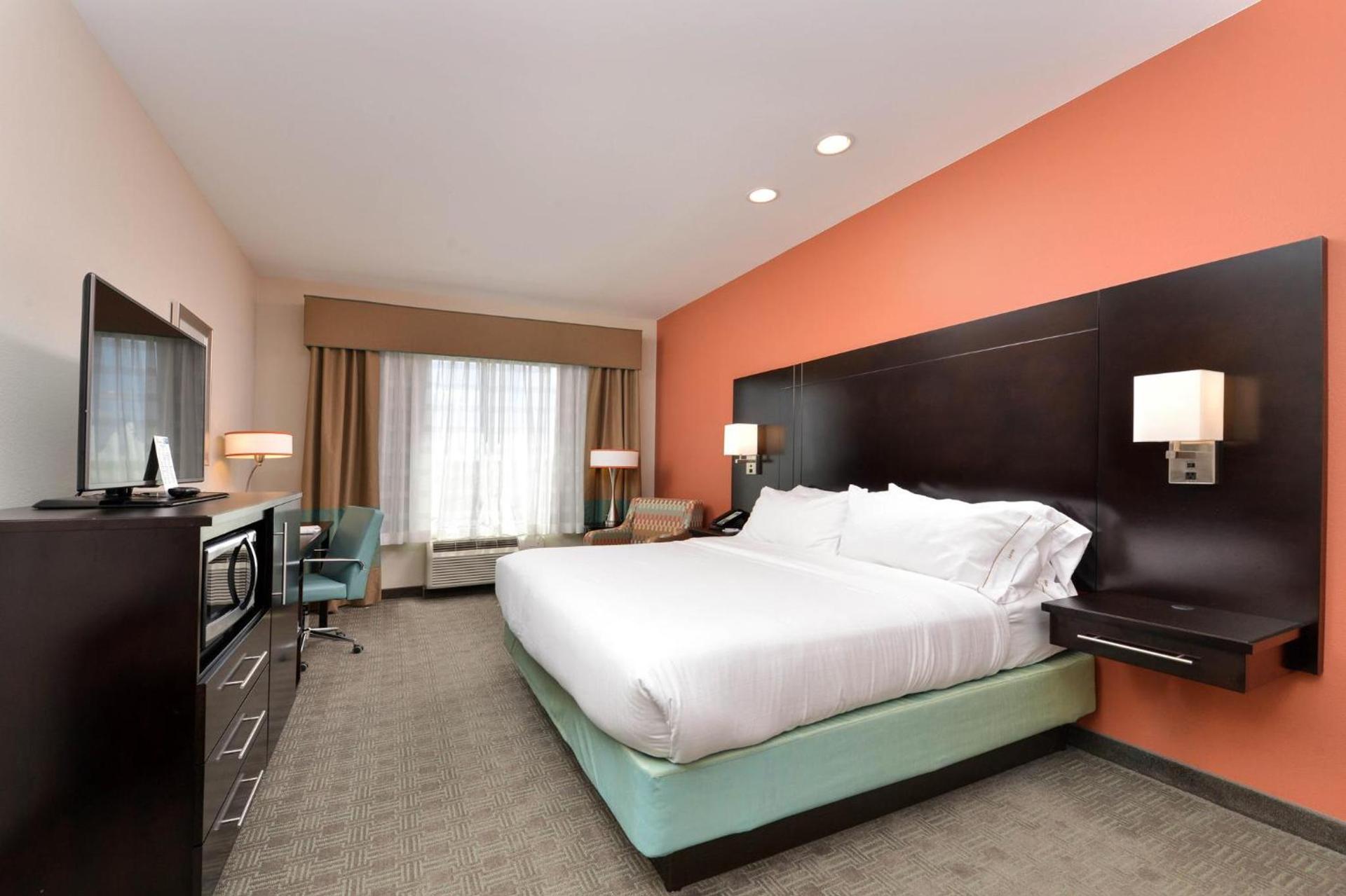 Holiday Inn Express & Suites Austin South by IHG photo 30