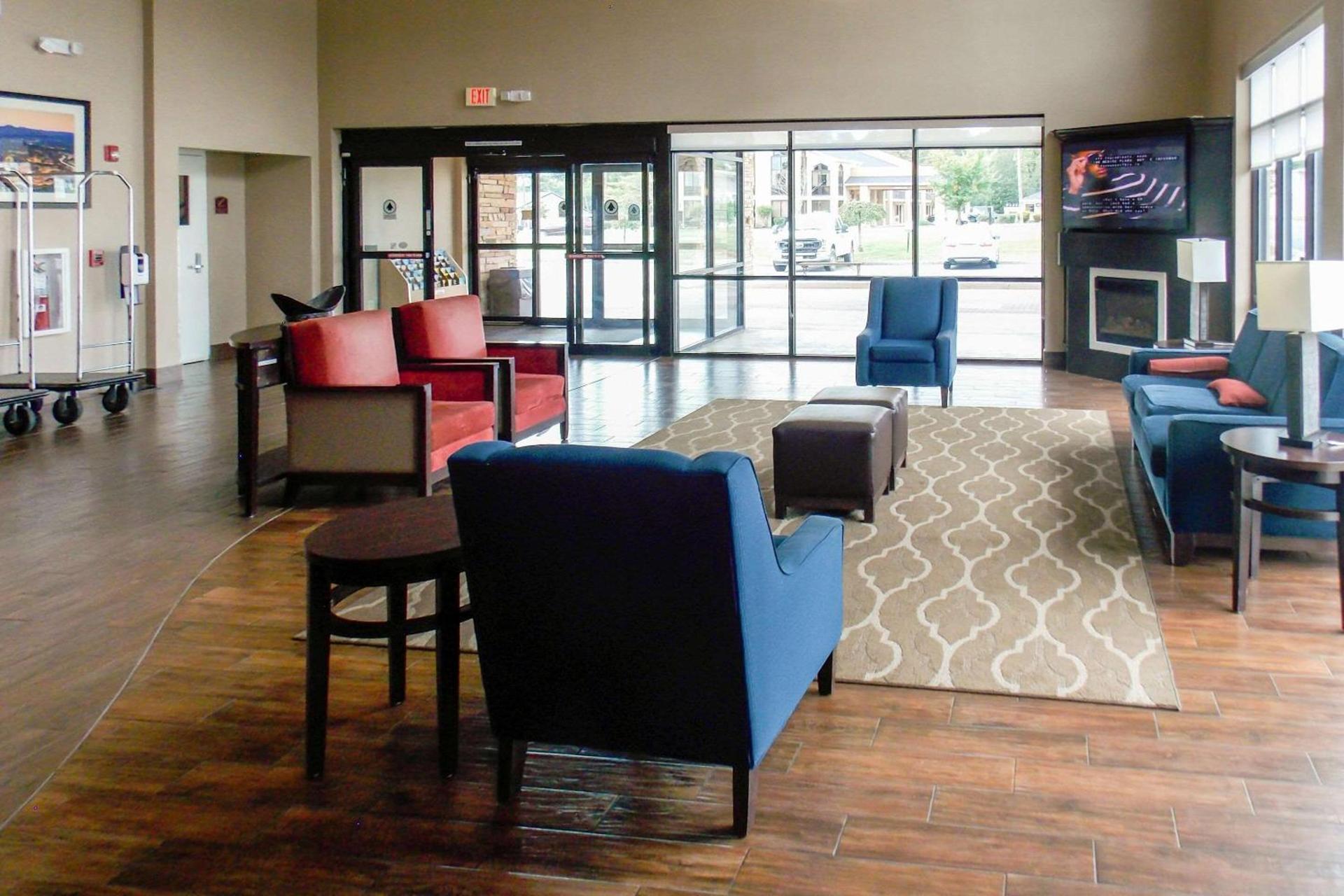 Comfort Suites Salem-Roanoke I-81 photo 5