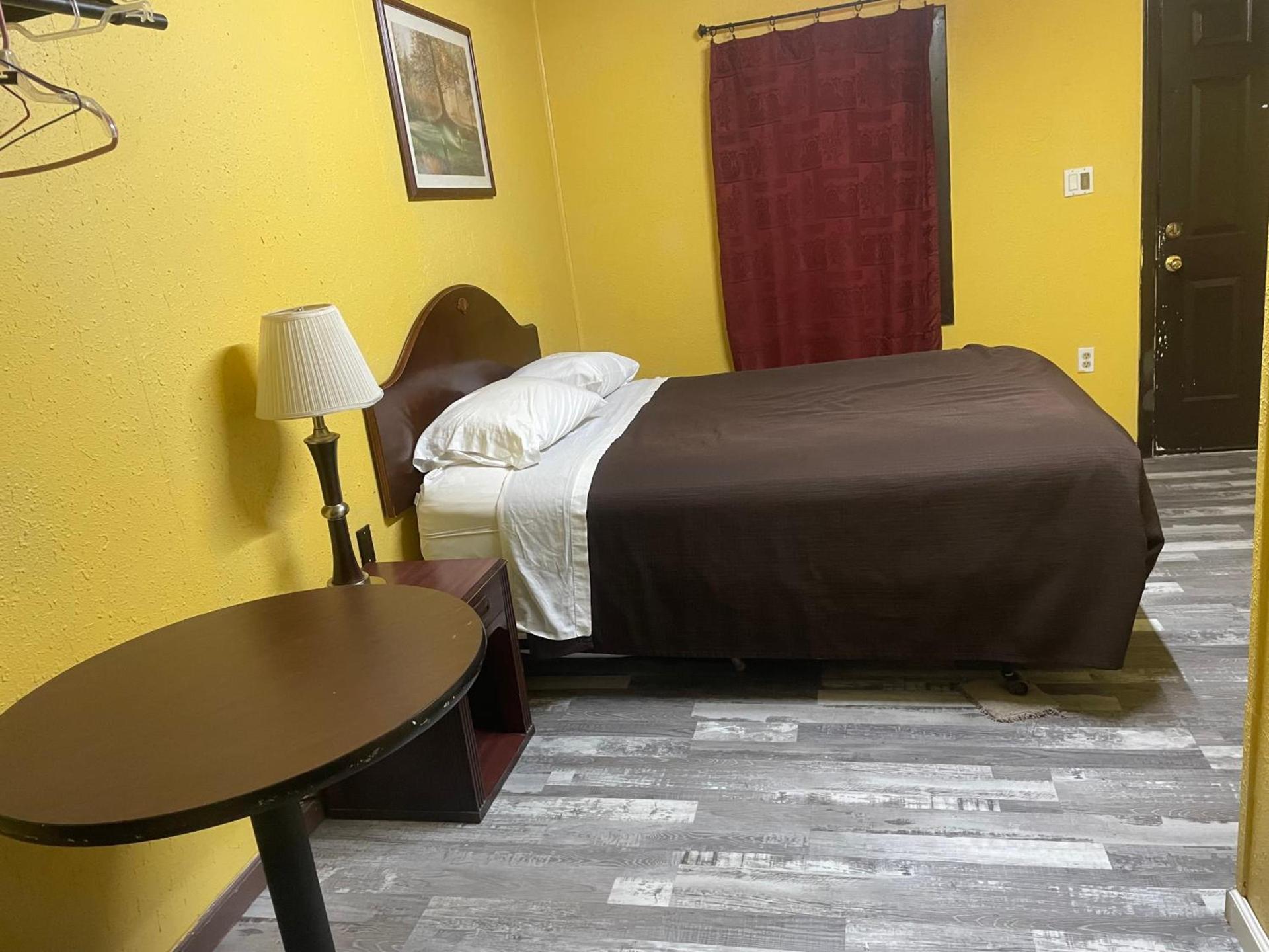 Azure Sky Motel — hotel in Fort Scott