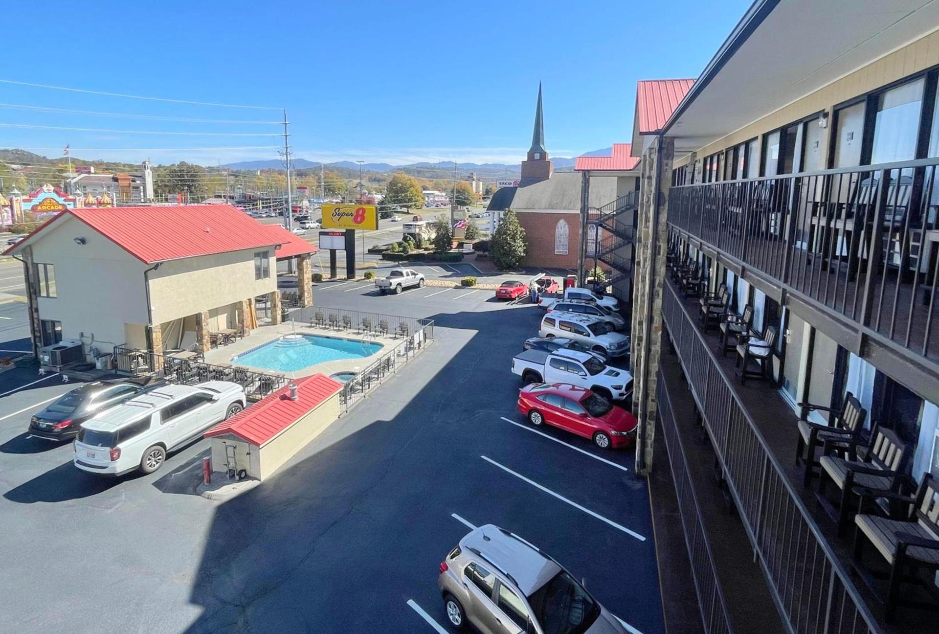 Super 8 by Wyndham Pigeon Forge Downtown photo 11
