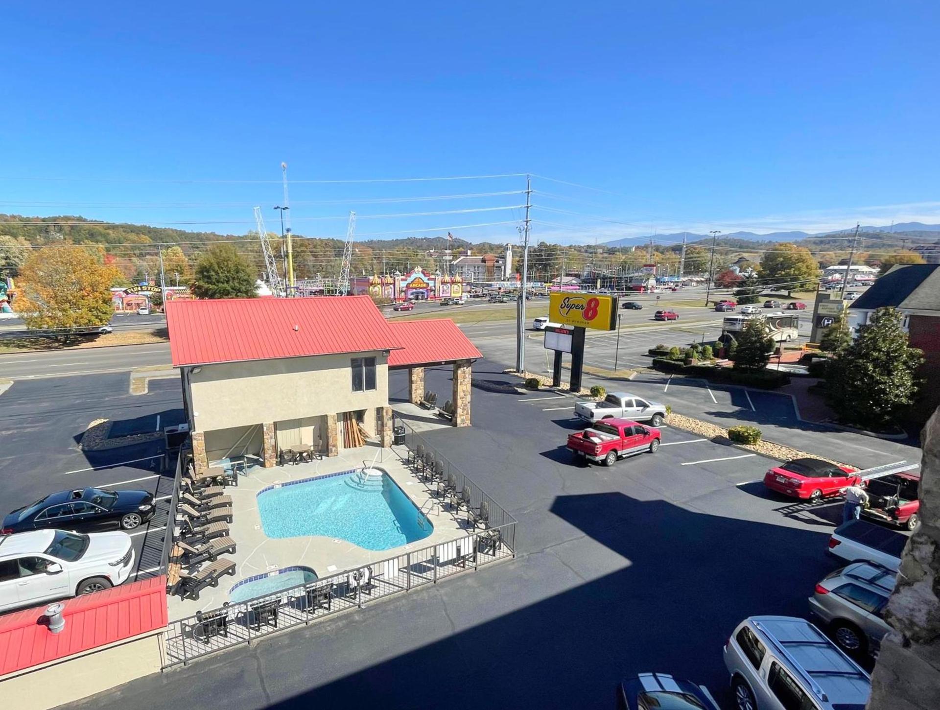 Super 8 by Wyndham Pigeon Forge Downtown photo 13