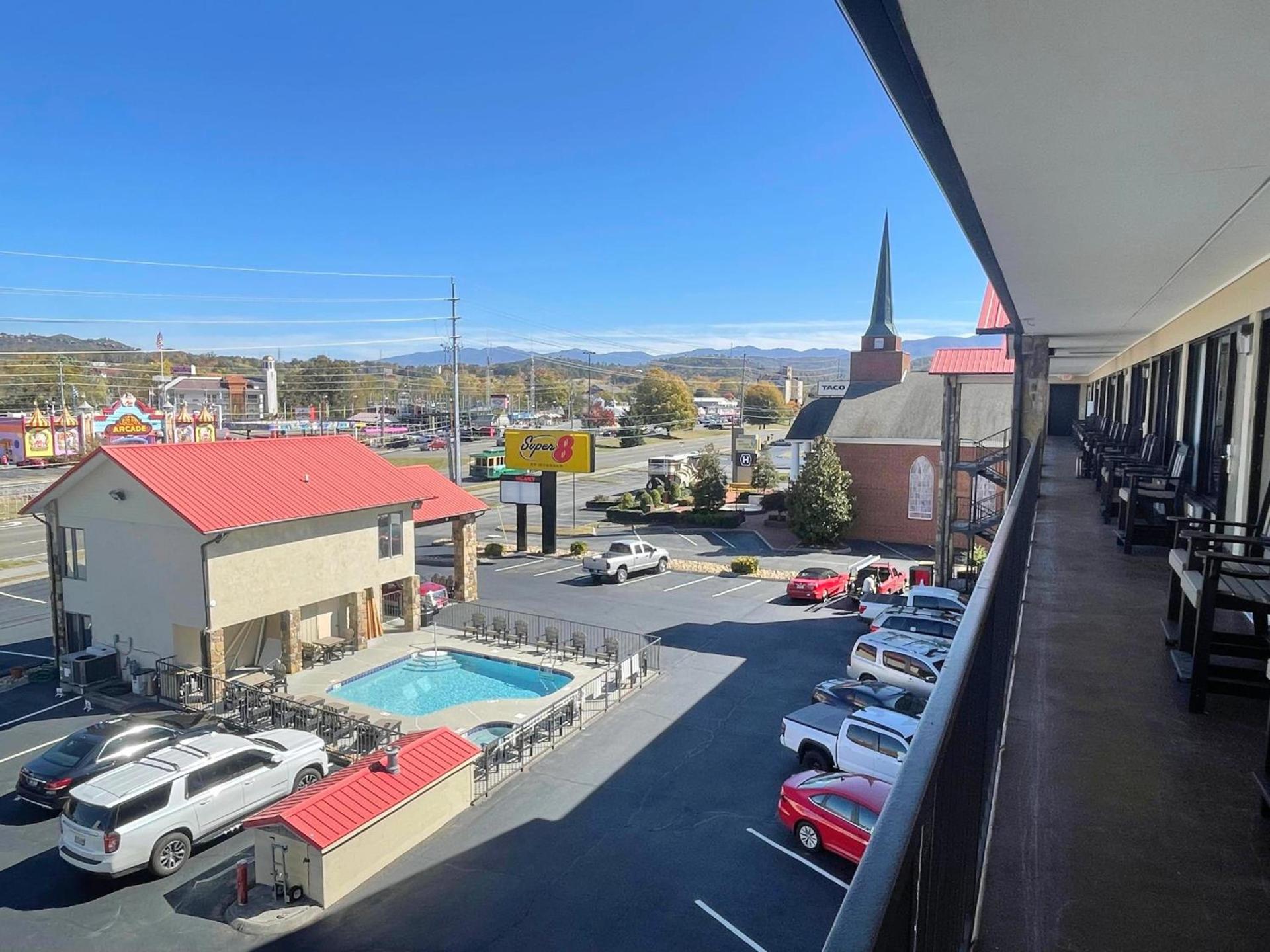Super 8 by Wyndham Pigeon Forge Downtown photo 17