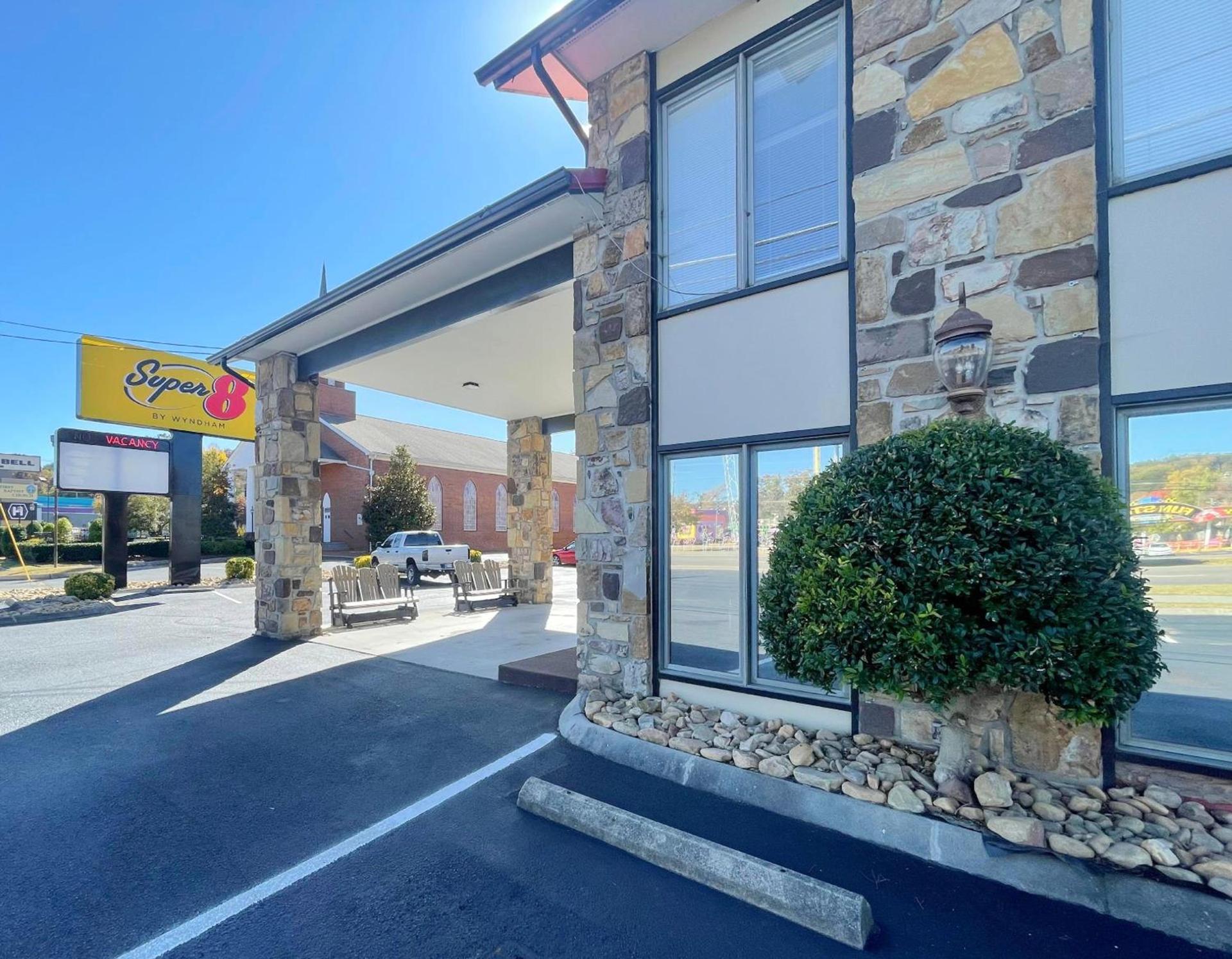 Super 8 by Wyndham Pigeon Forge Downtown photo 20