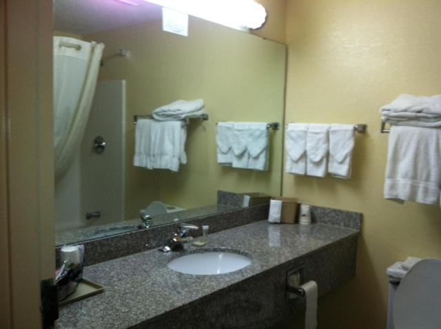 Super 8 by Wyndham Piedmont Greenville Area photo 18