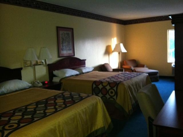 Super 8 by Wyndham Piedmont Greenville Area photo 17