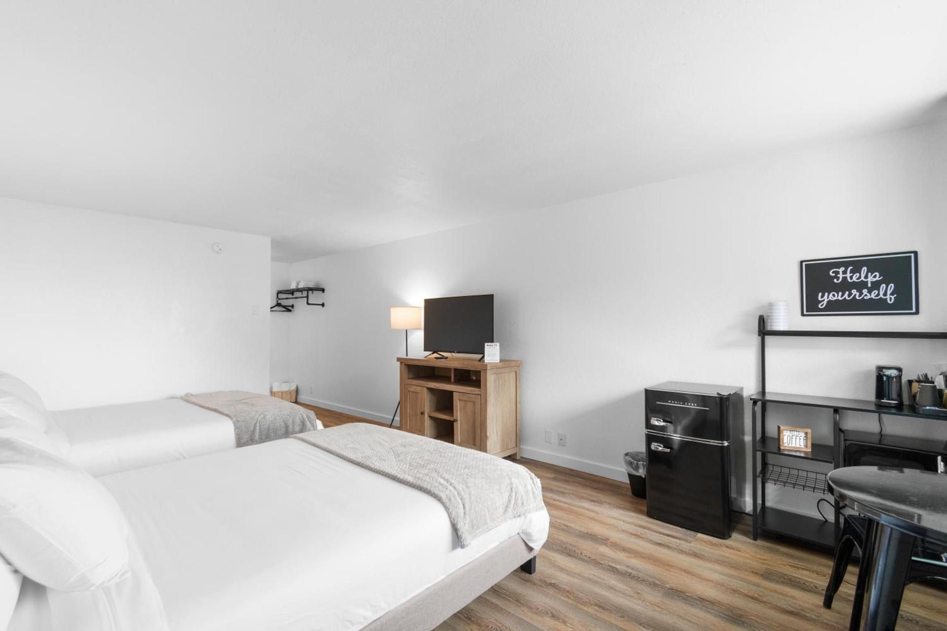 Silver Sands Motel photo 8