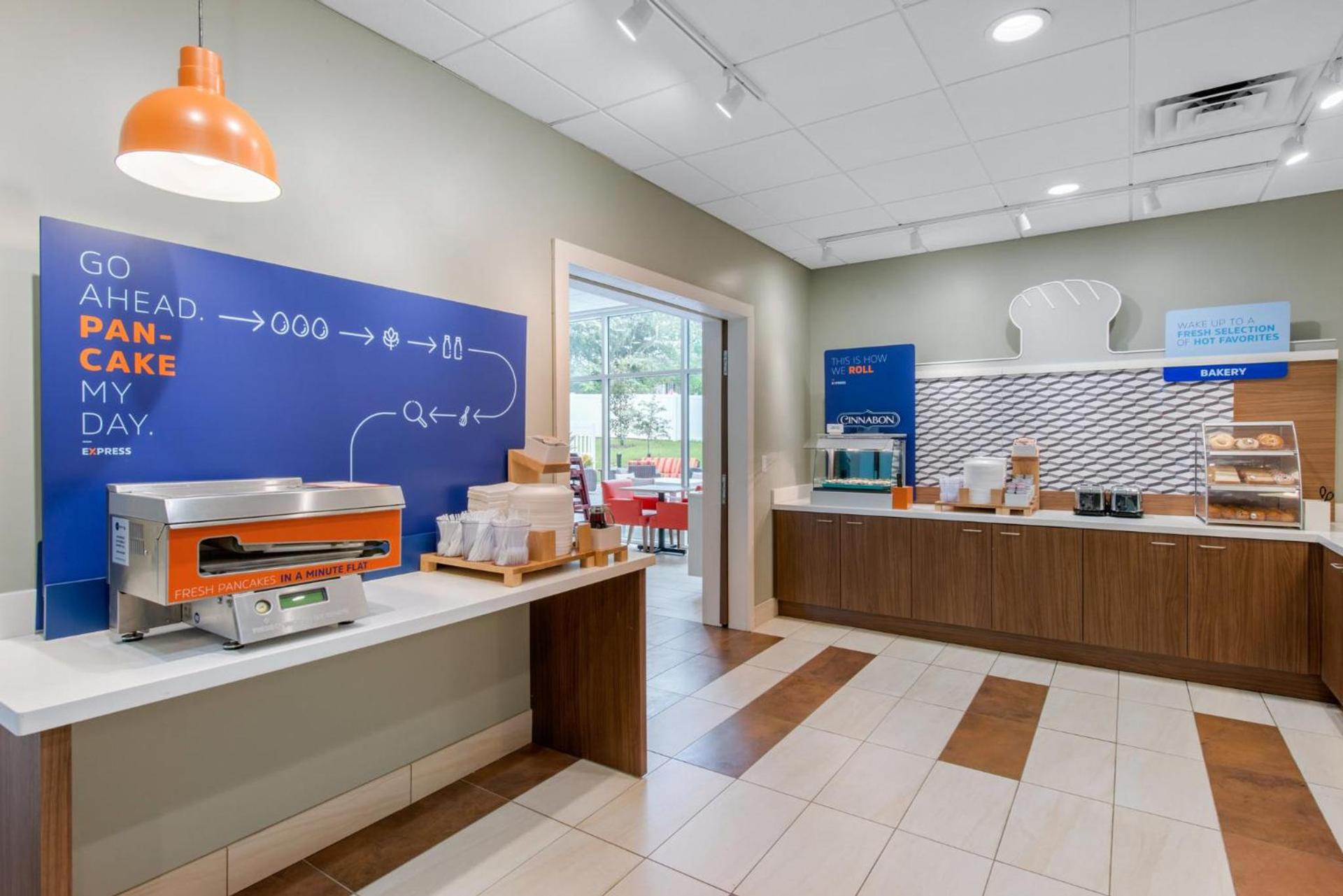 Holiday Inn Express & Suites - Ruskin by IHG photo 33
