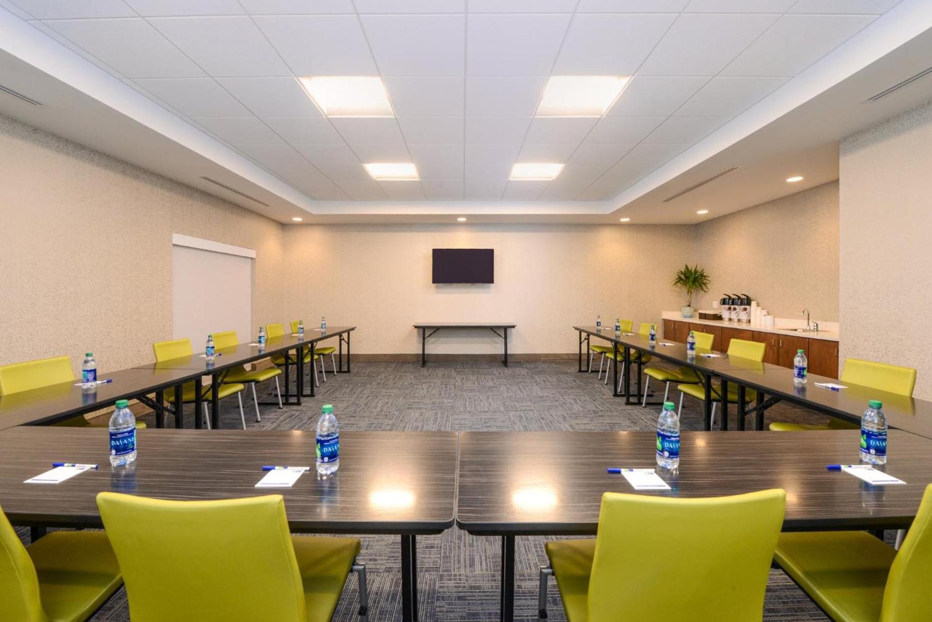 Holiday Inn Express & Suites - Ruskin by IHG photo 41