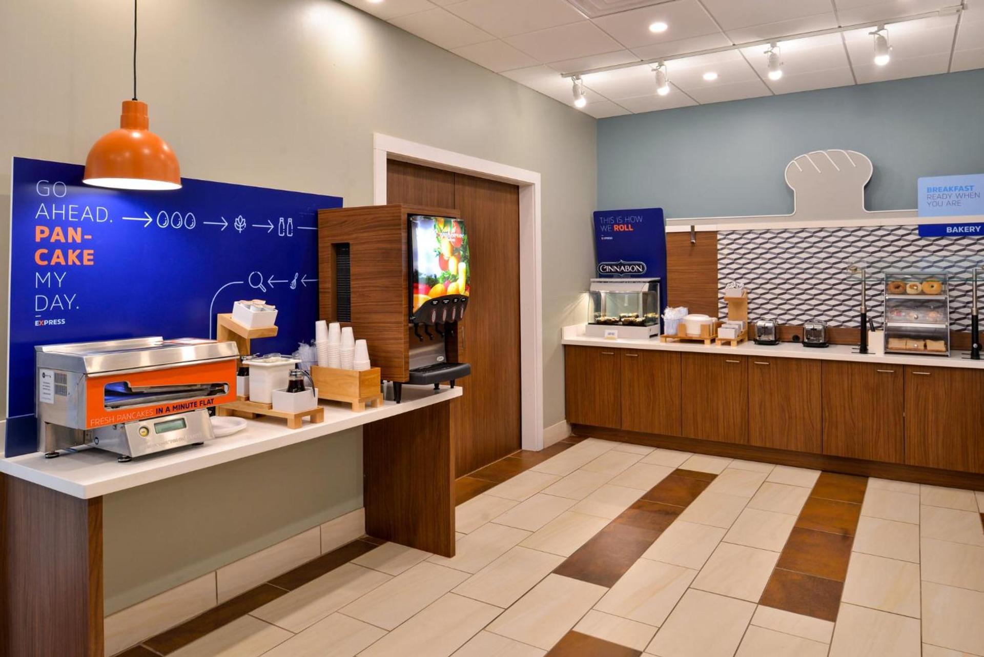 Holiday Inn Express & Suites - Ruskin by IHG photo 32