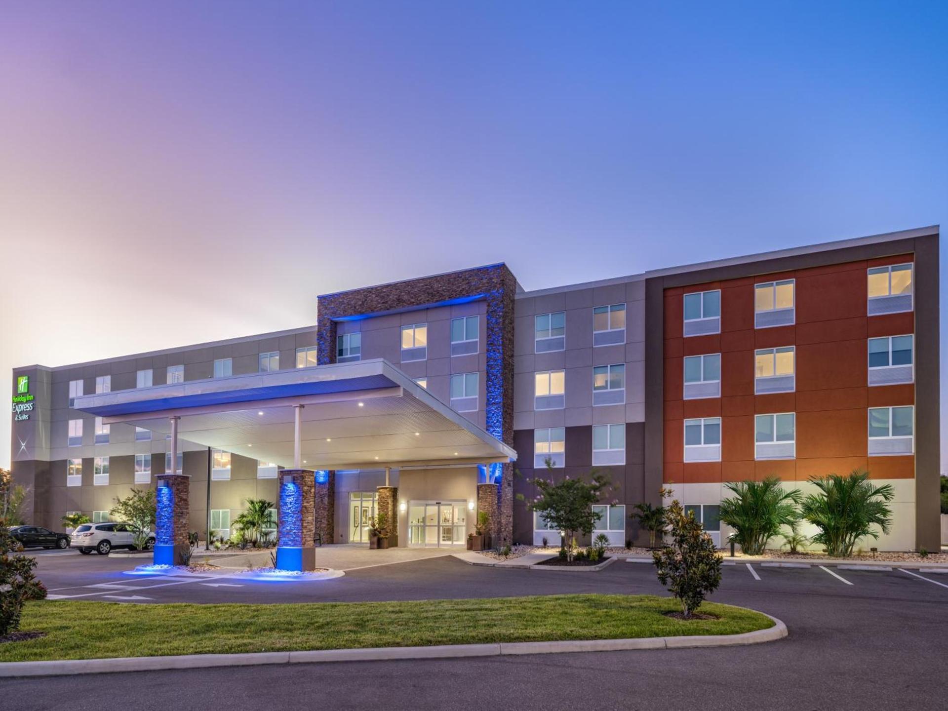 Holiday Inn Express & Suites - Ruskin by IHG photo 1