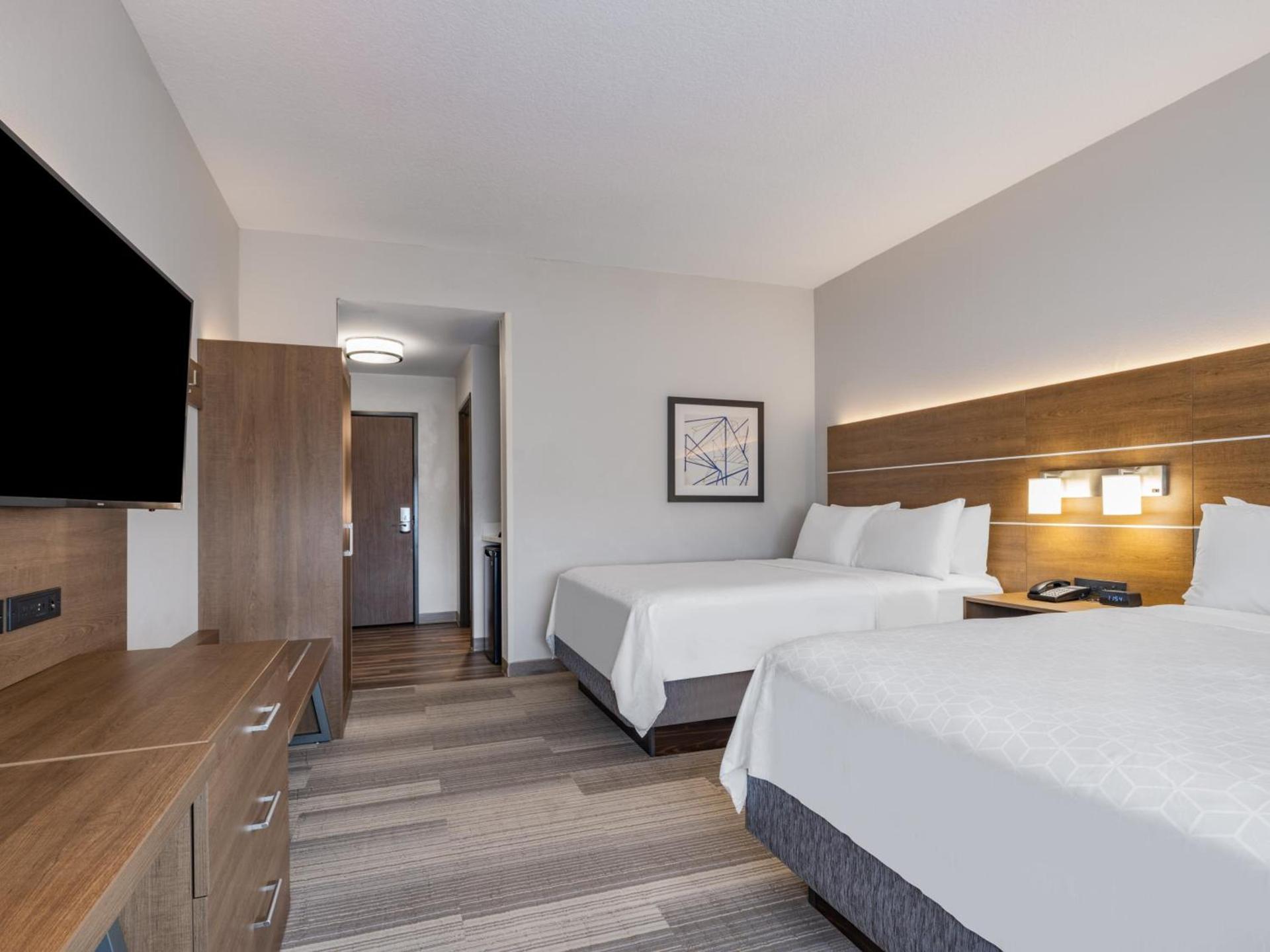 Holiday Inn Express & Suites - Ruskin by IHG photo 44