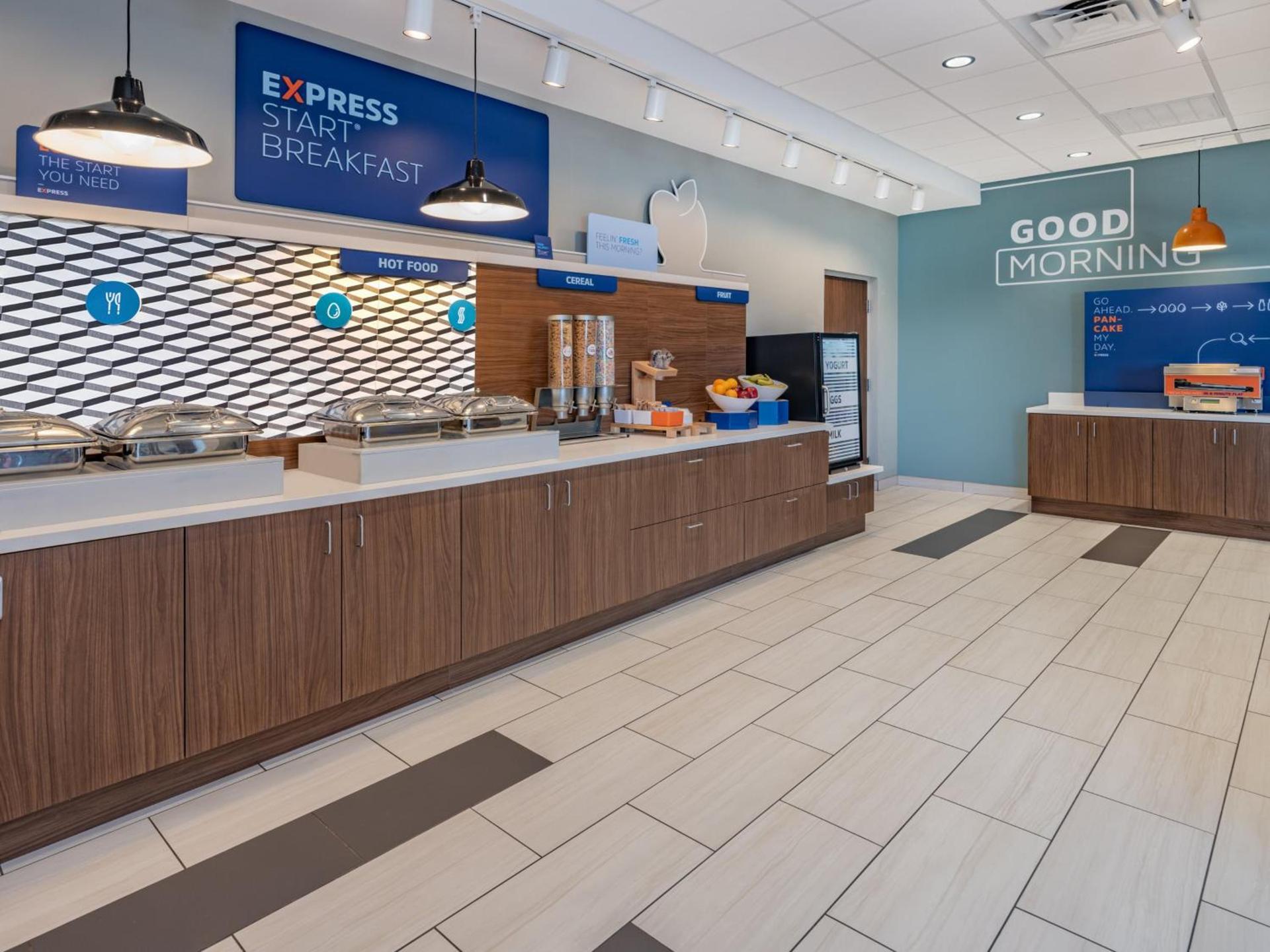 Holiday Inn Express & Suites - Ruskin by IHG photo 28
