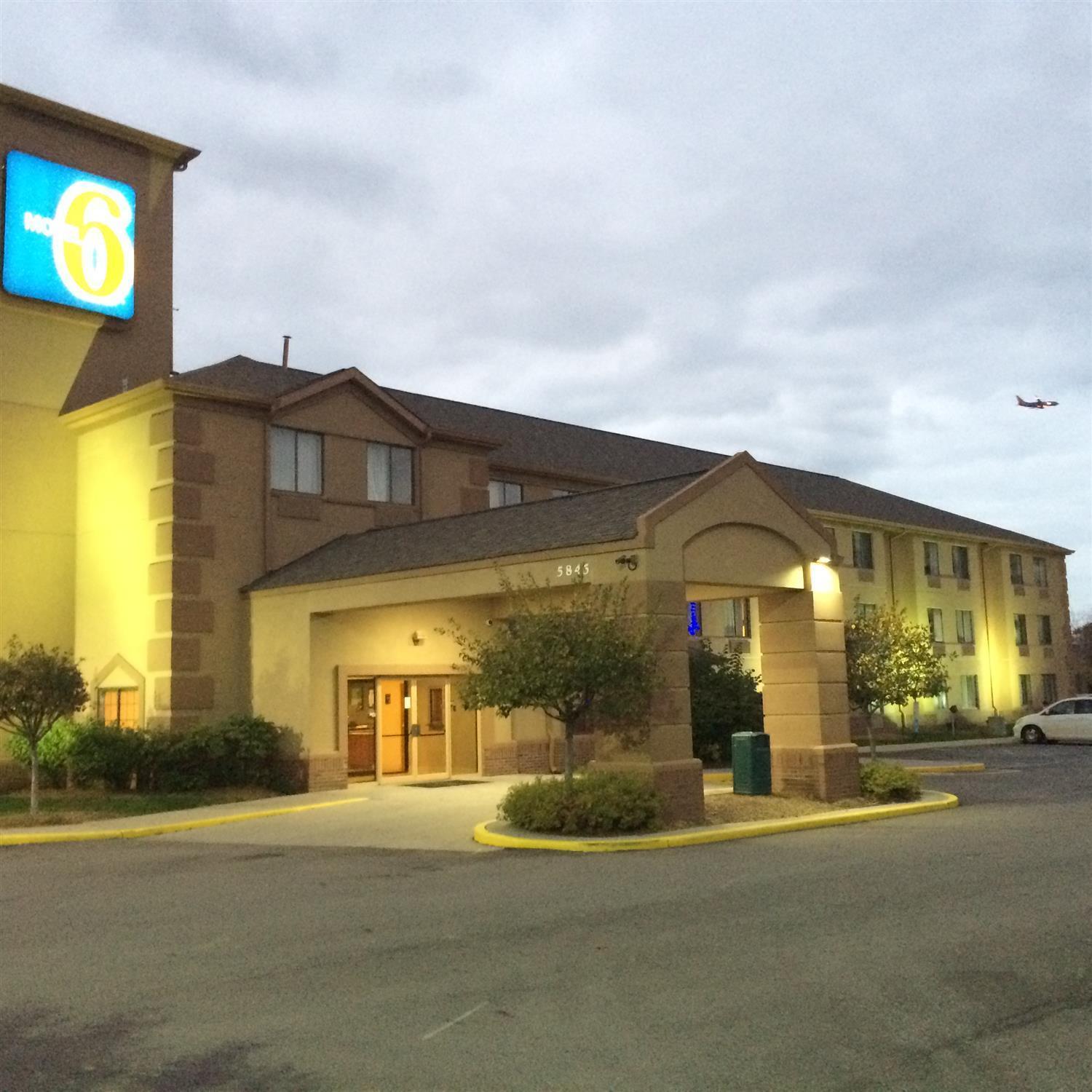 Motel 6-Indianapolis, IN - Airport photo 11