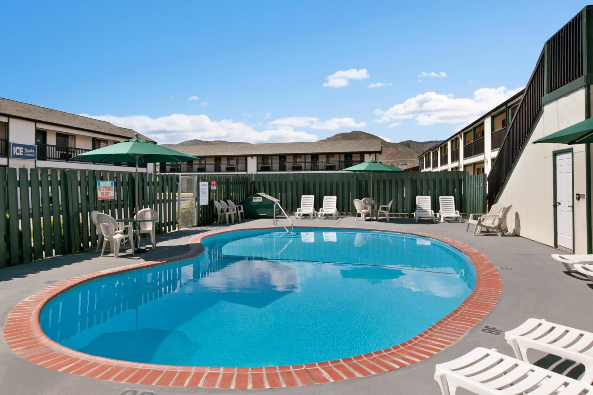 Travelodge by Wyndham Wenatchee photo 9